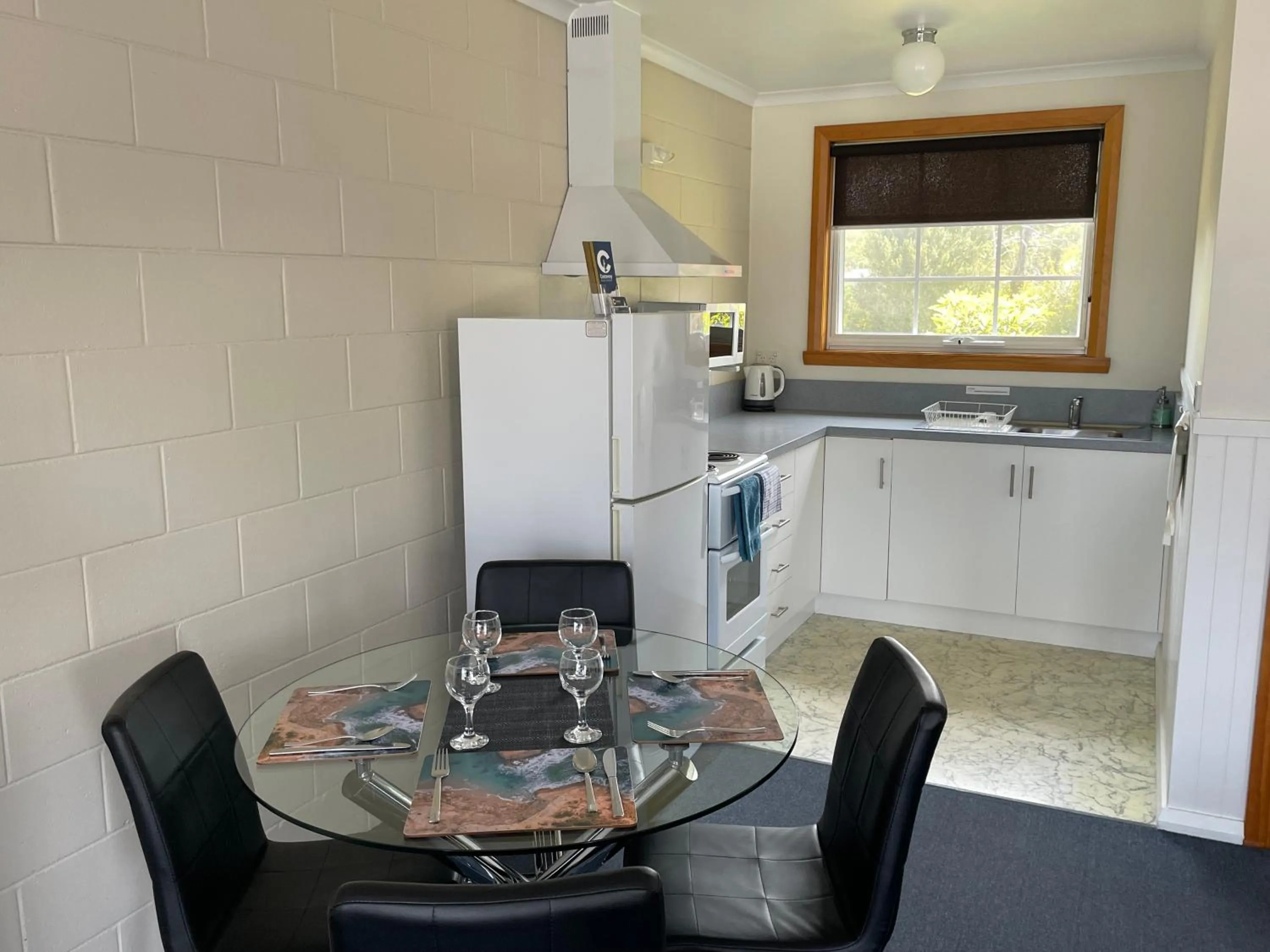 Dining area in Castaway Holiday Apartments