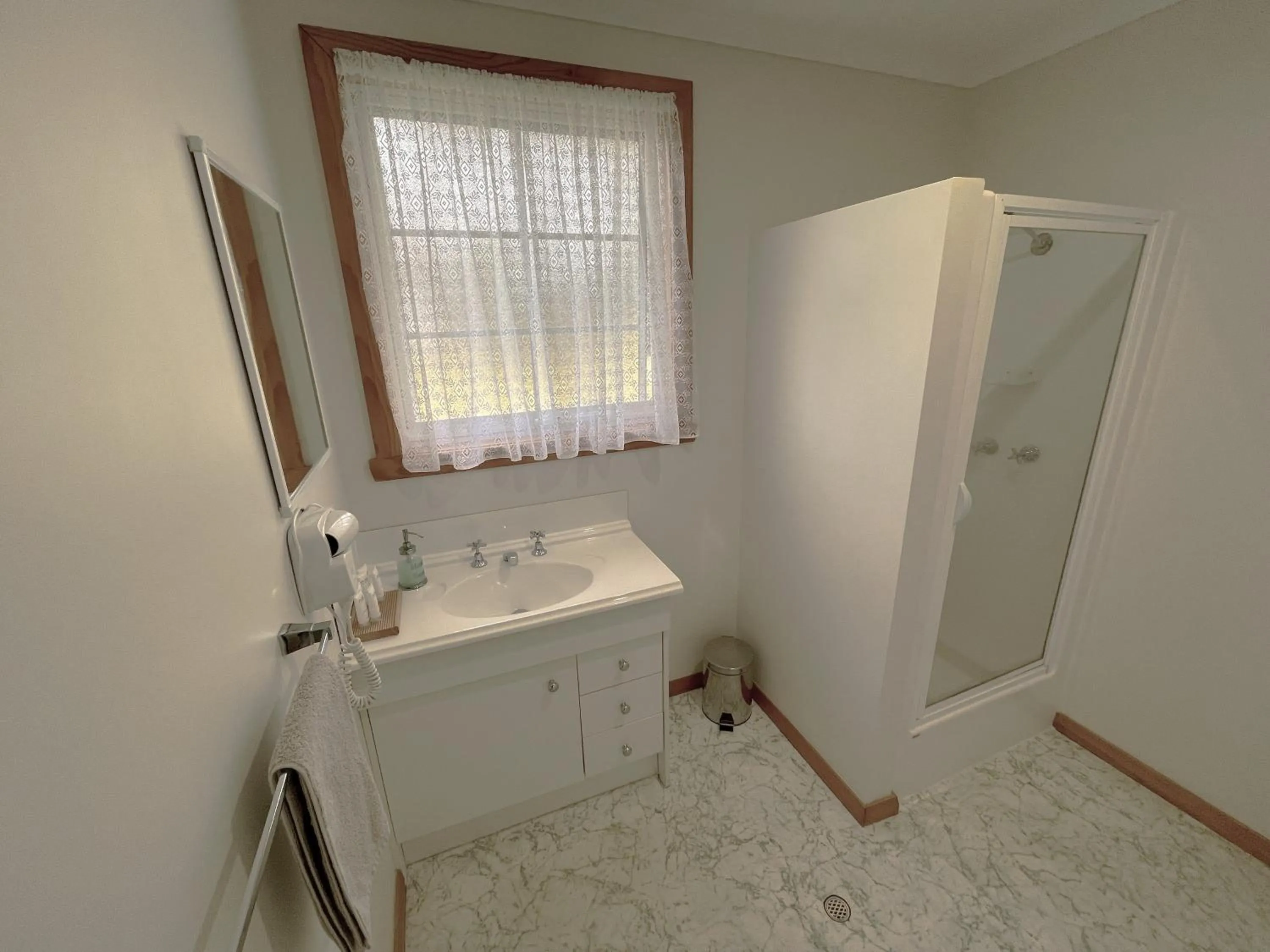 Bathroom in Castaway Holiday Apartments