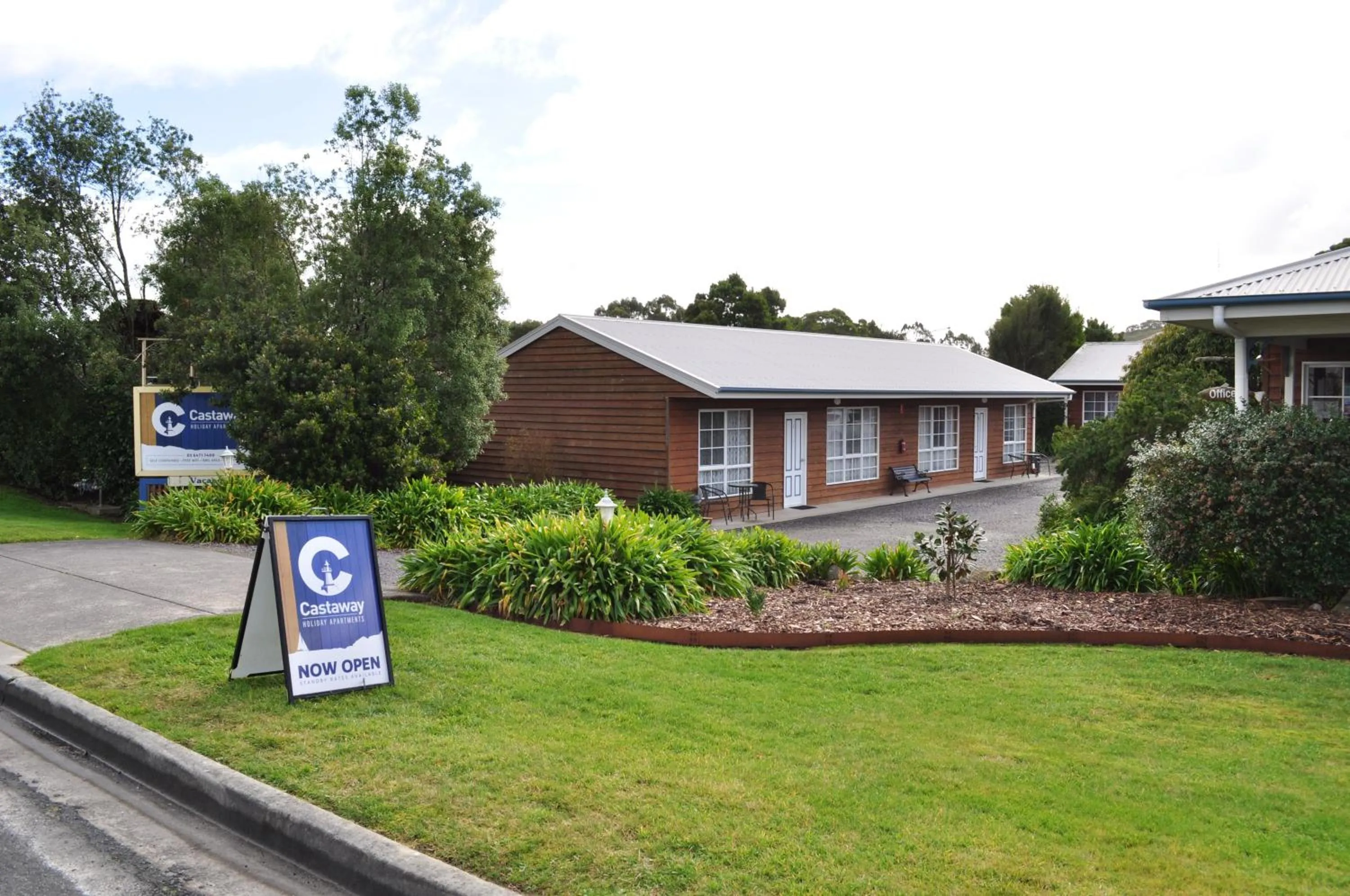 Facade/entrance in Castaway Holiday Apartments