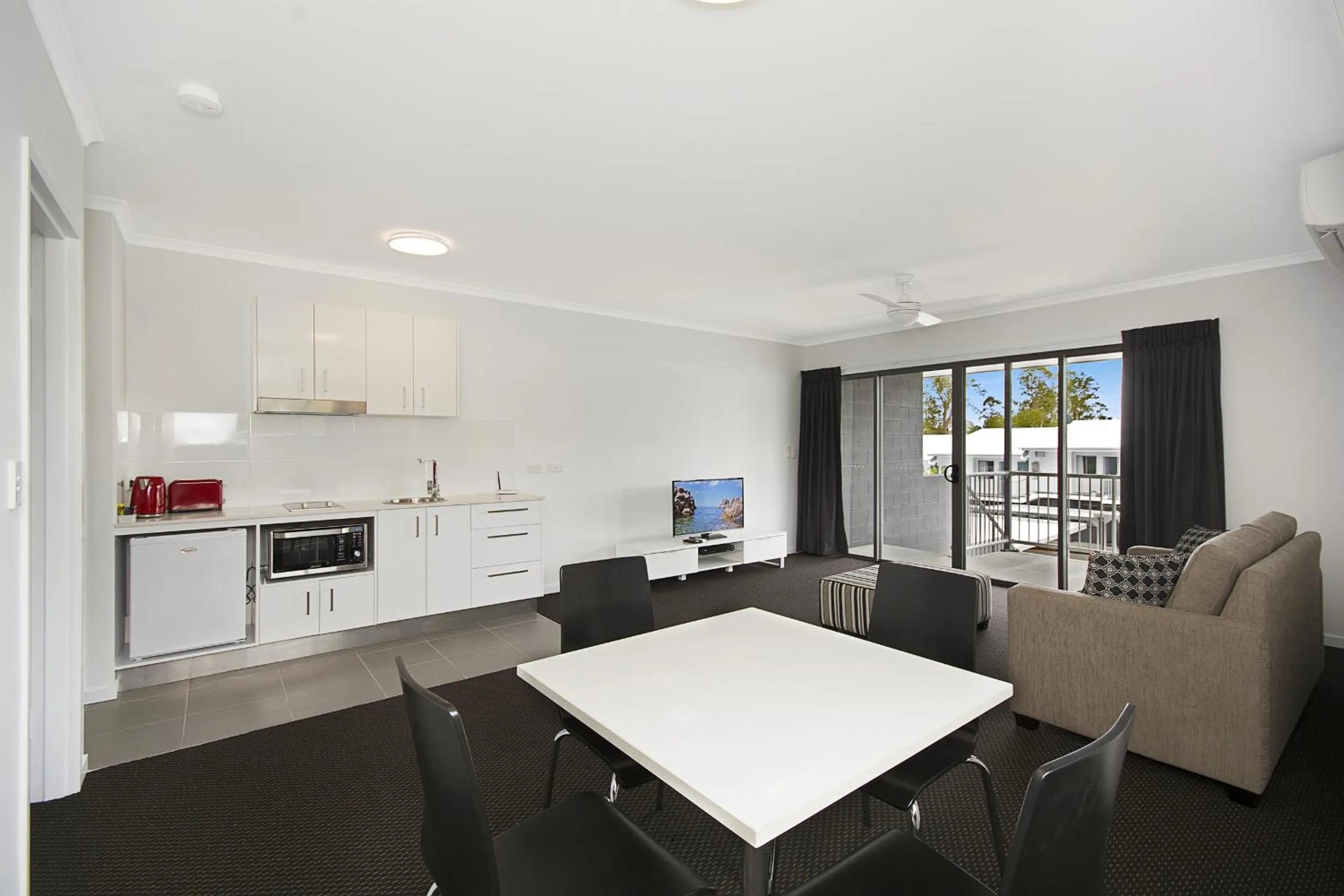 Kitchen or kitchenette in Cooroy Luxury Motel Apartments