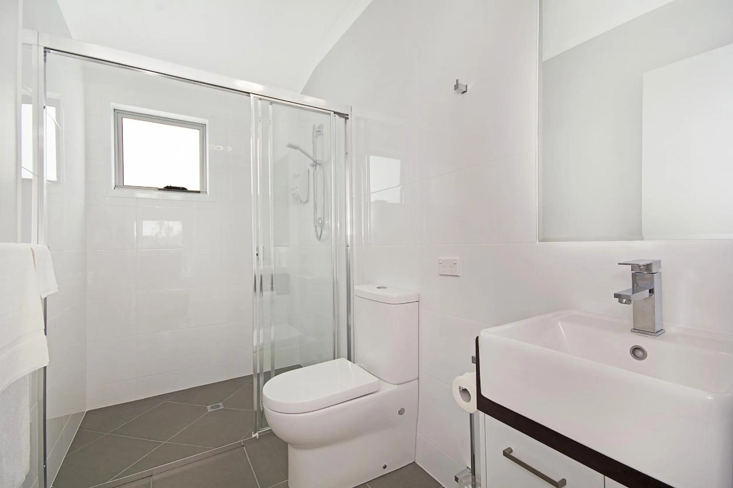 Shower in Cooroy Luxury Motel Apartments