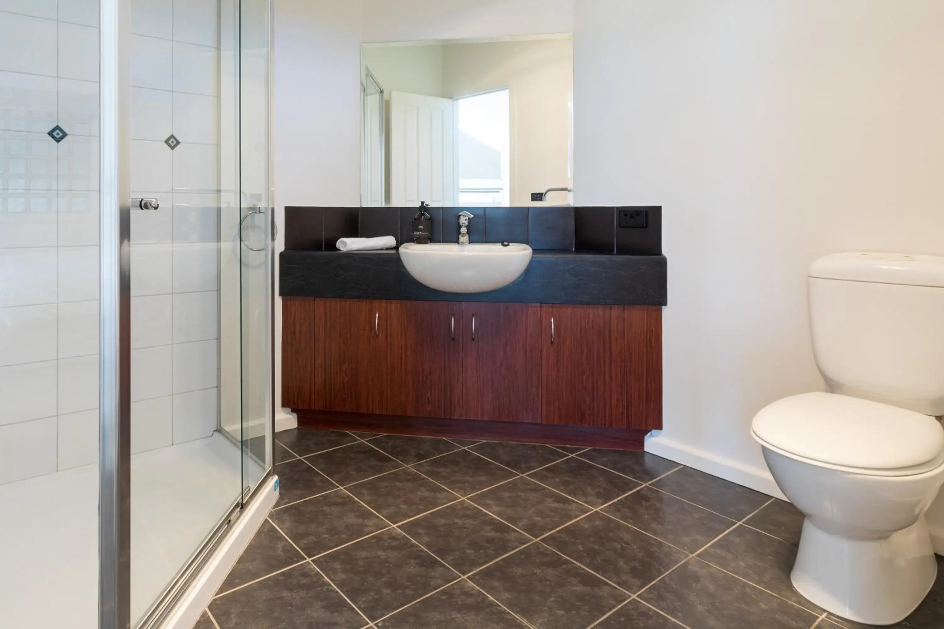 The Yarra One-Bedroom Apartment with Balcony in Seville Estate The Yarra One-Bedroom Apartment with Balcony in Seville Estate