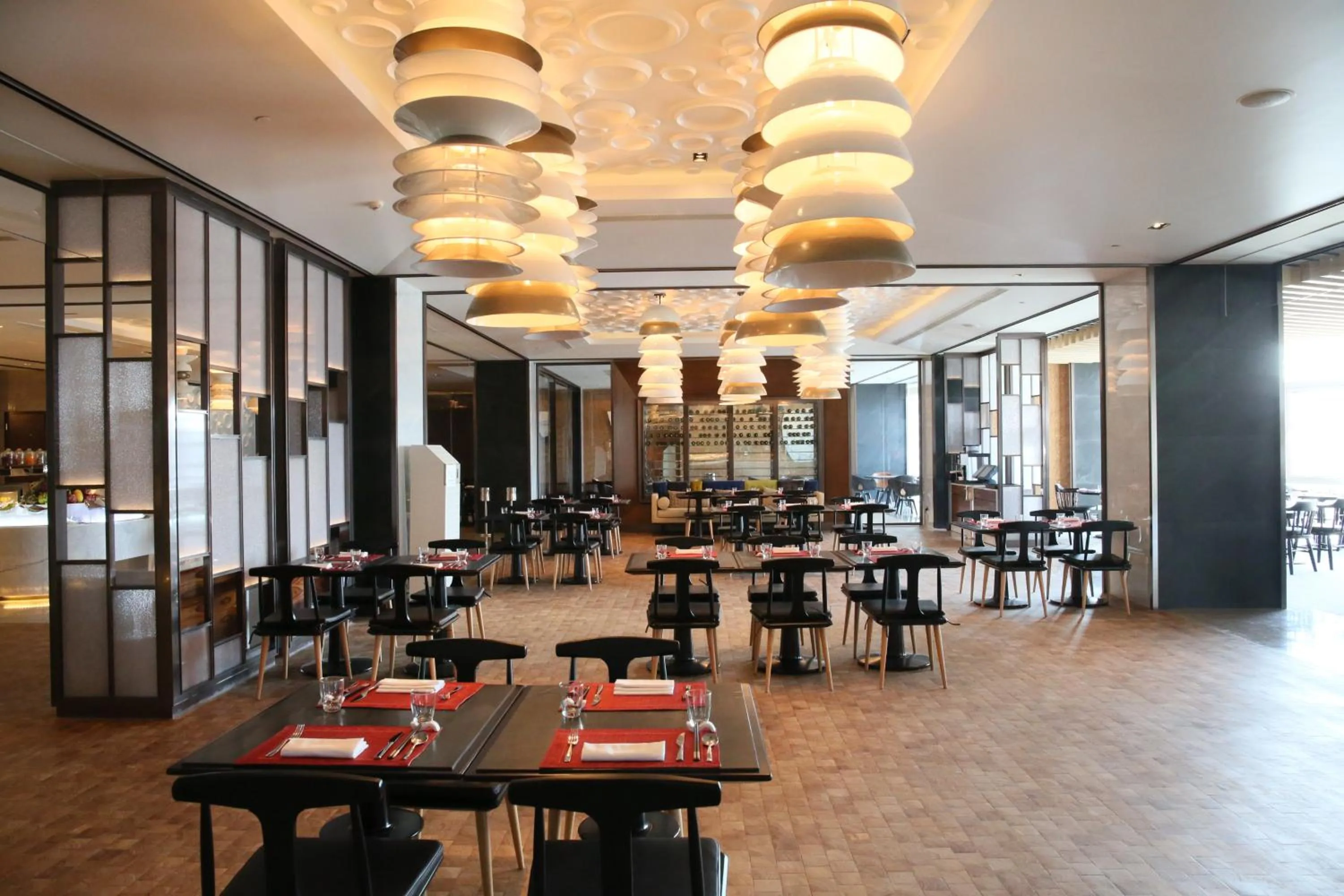 Restaurant/places to eat in Sunrise Kempinski Hotel Beijing