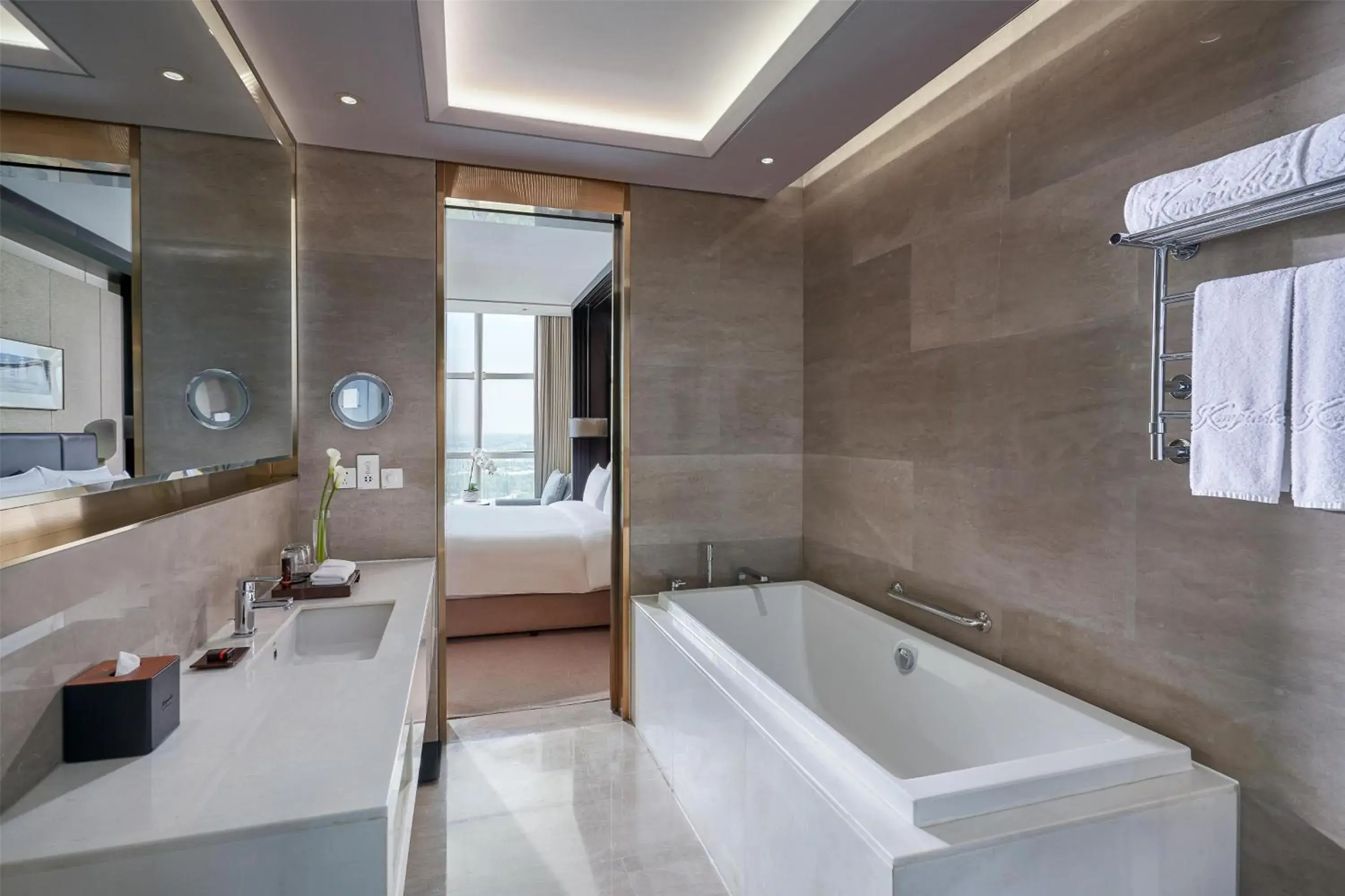 Deluxe King Room in Sunrise Kempinski Hotel Beijing Deluxe King Room in Sunrise Kempinski Hotel Beijing