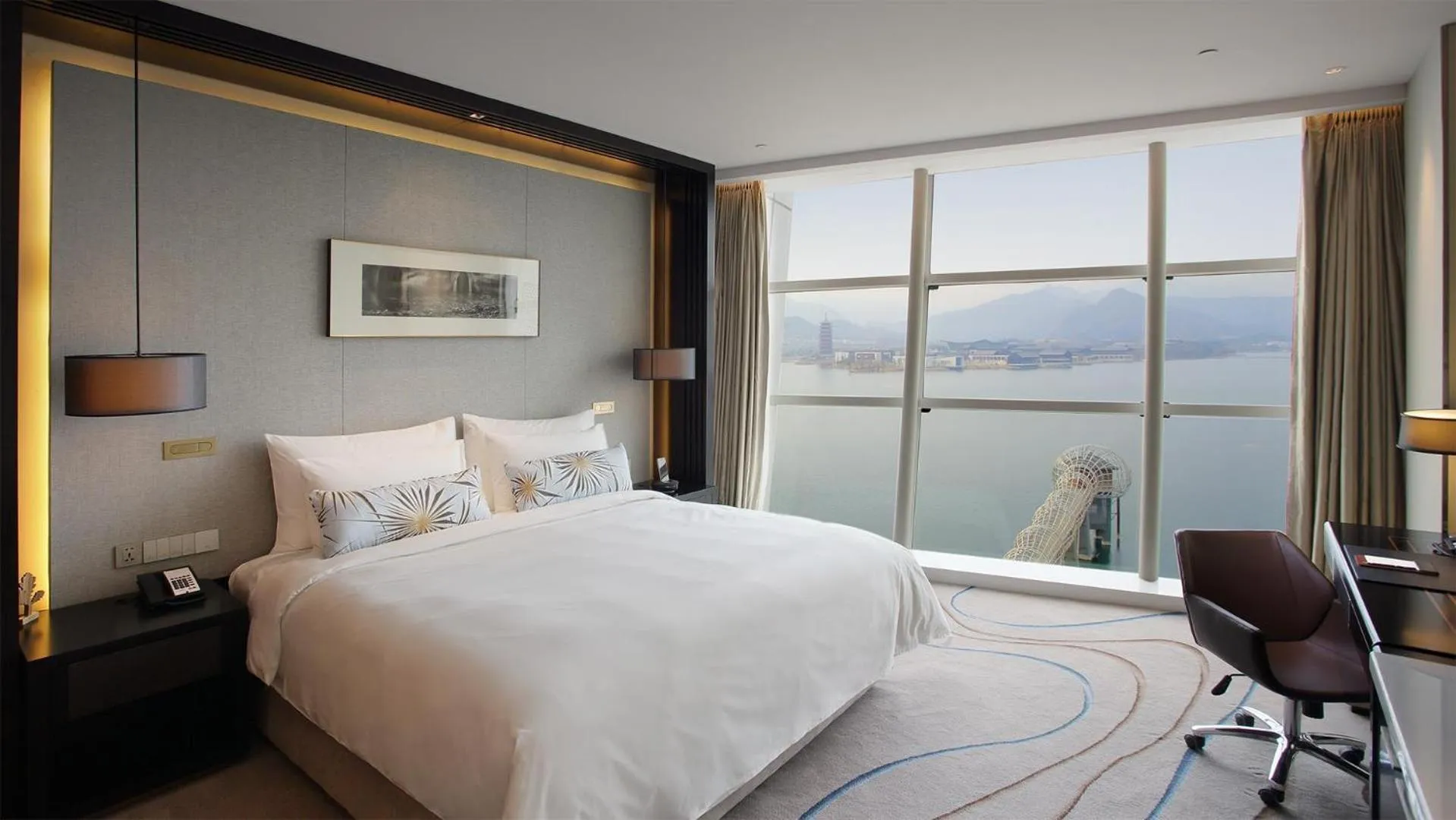 Bedroom, Bed in Sunrise Kempinski Hotel Beijing