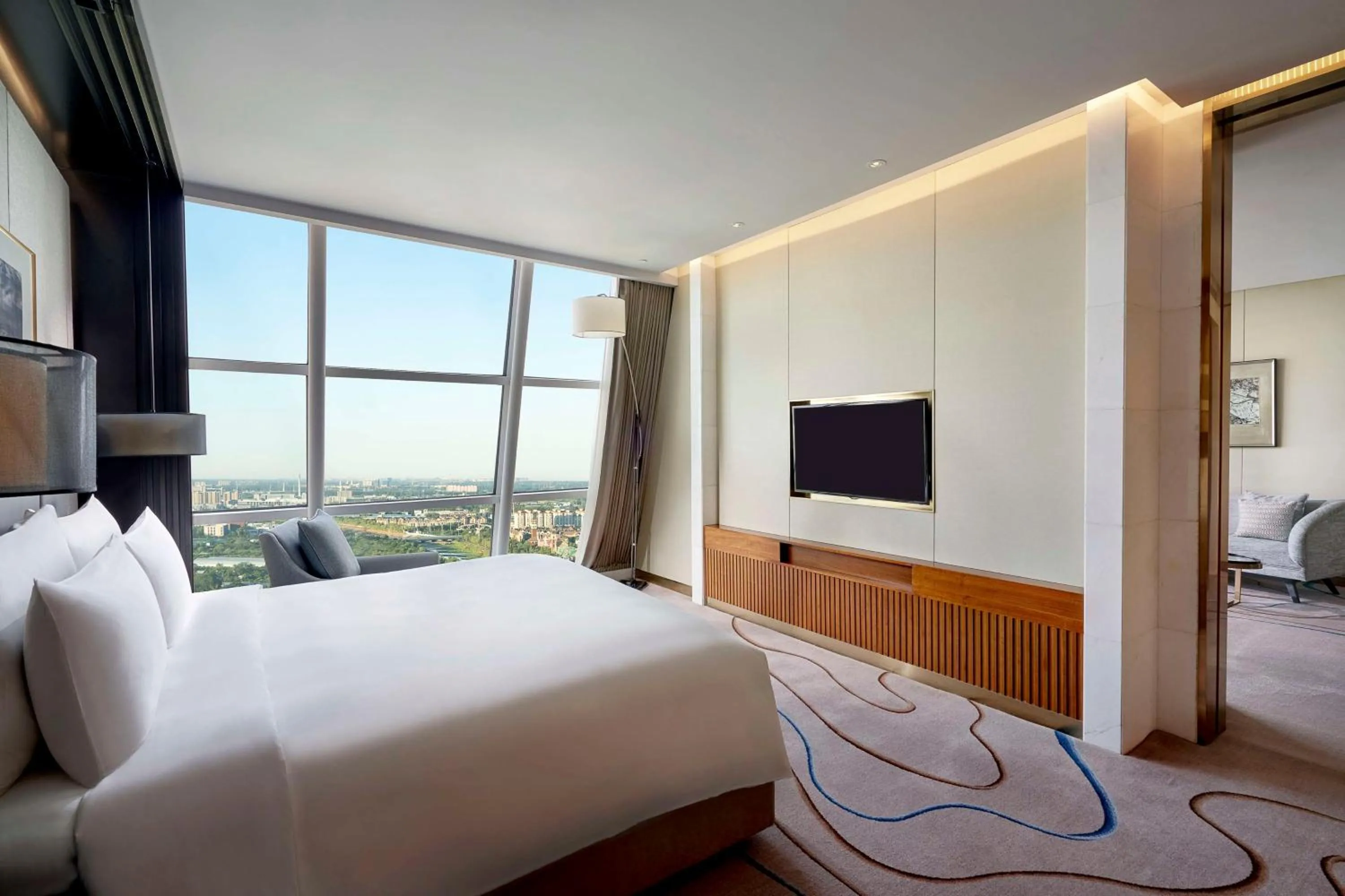 Deluxe Suite with City View in Sunrise Kempinski Hotel Beijing