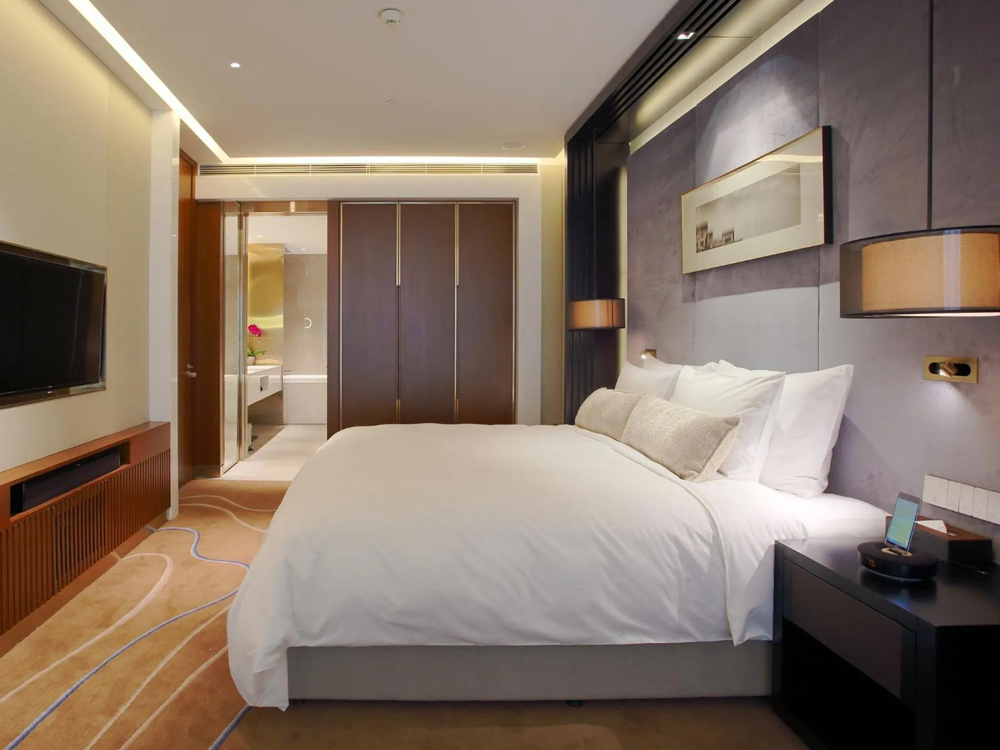 Photo of the whole room, Bed in Sunrise Kempinski Hotel Beijing