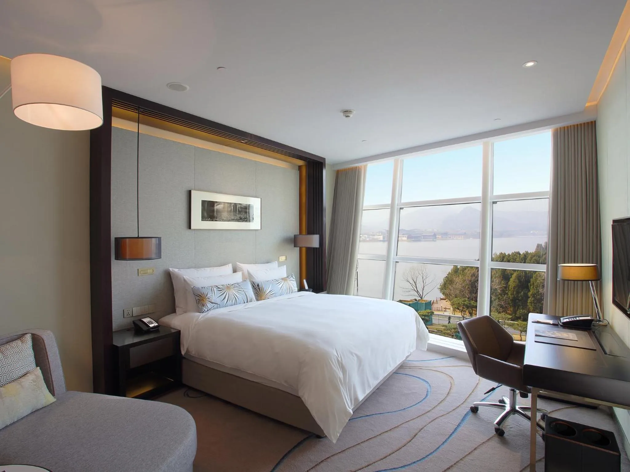 Bed in Sunrise Kempinski Hotel Beijing