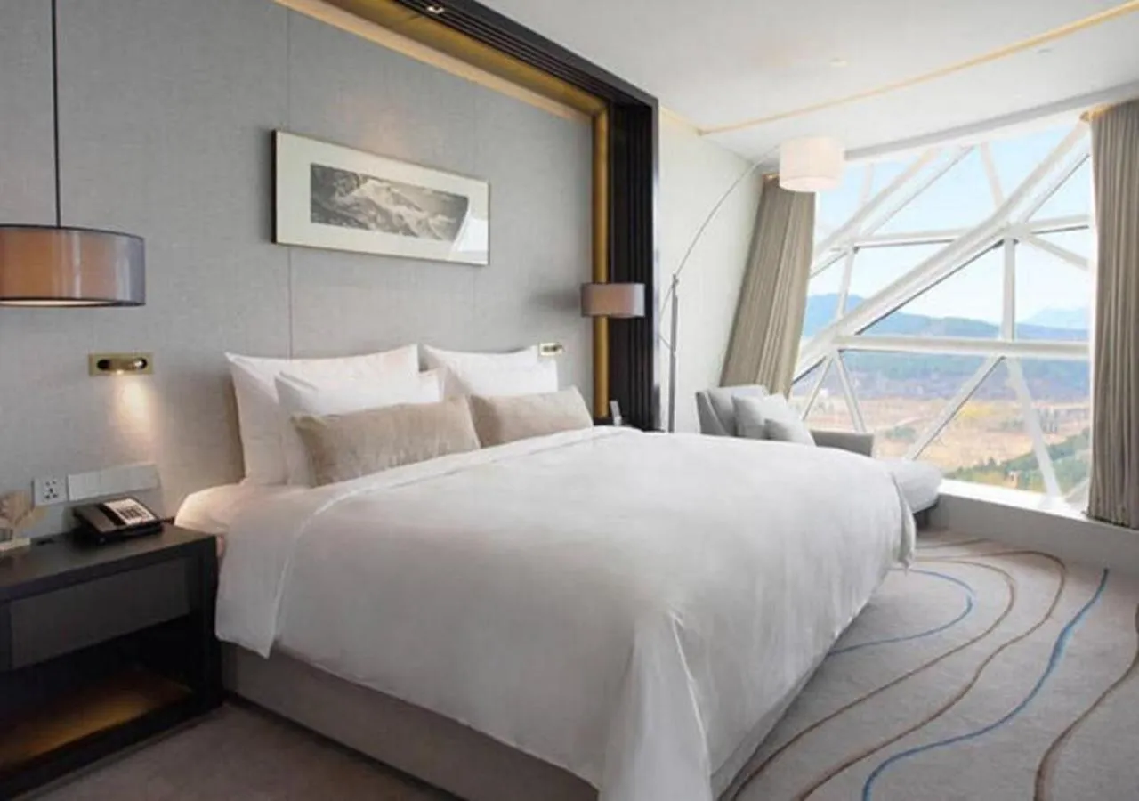 Bed in Sunrise Kempinski Hotel Beijing