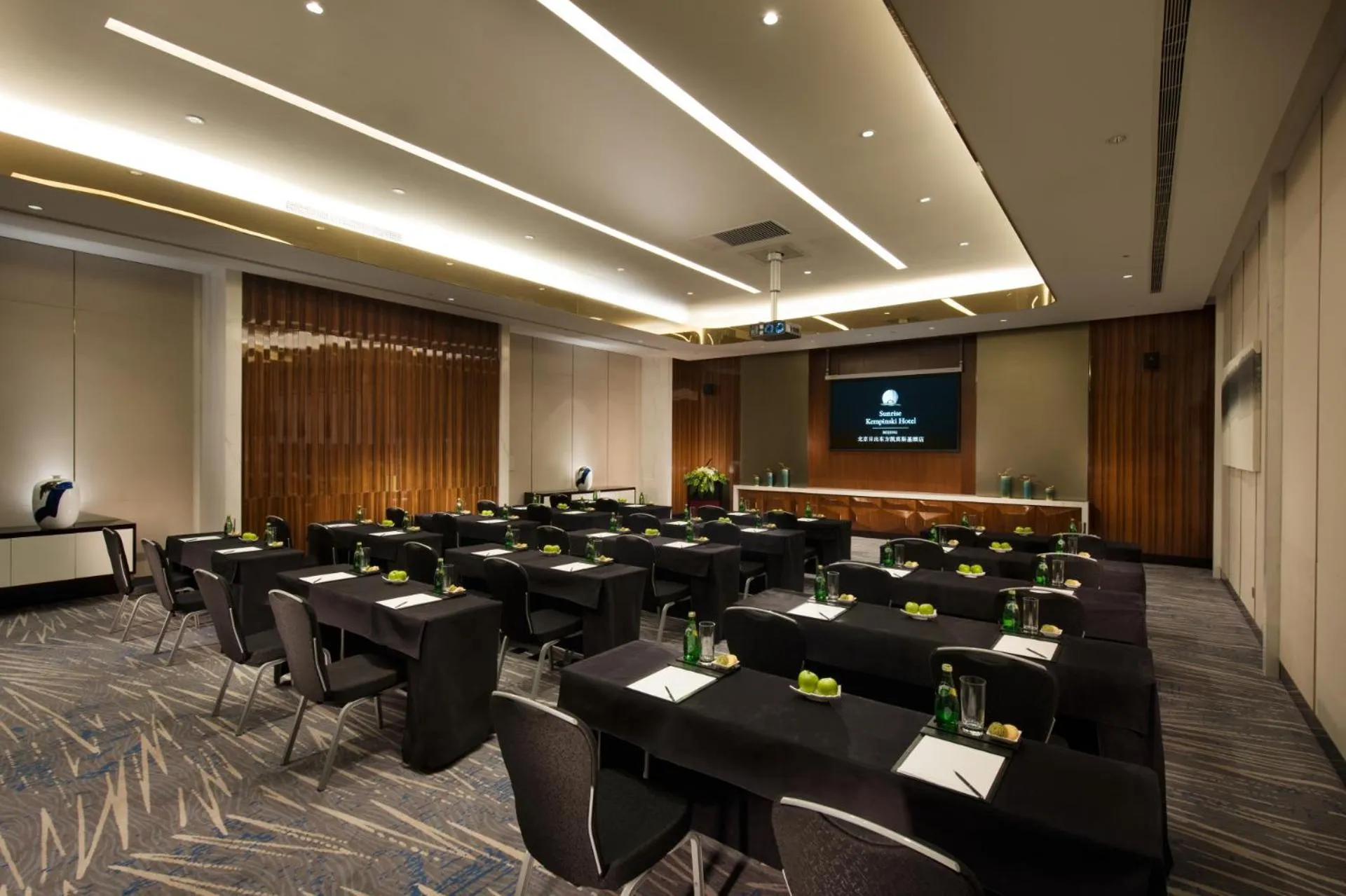 Business facilities in Sunrise Kempinski Hotel Beijing