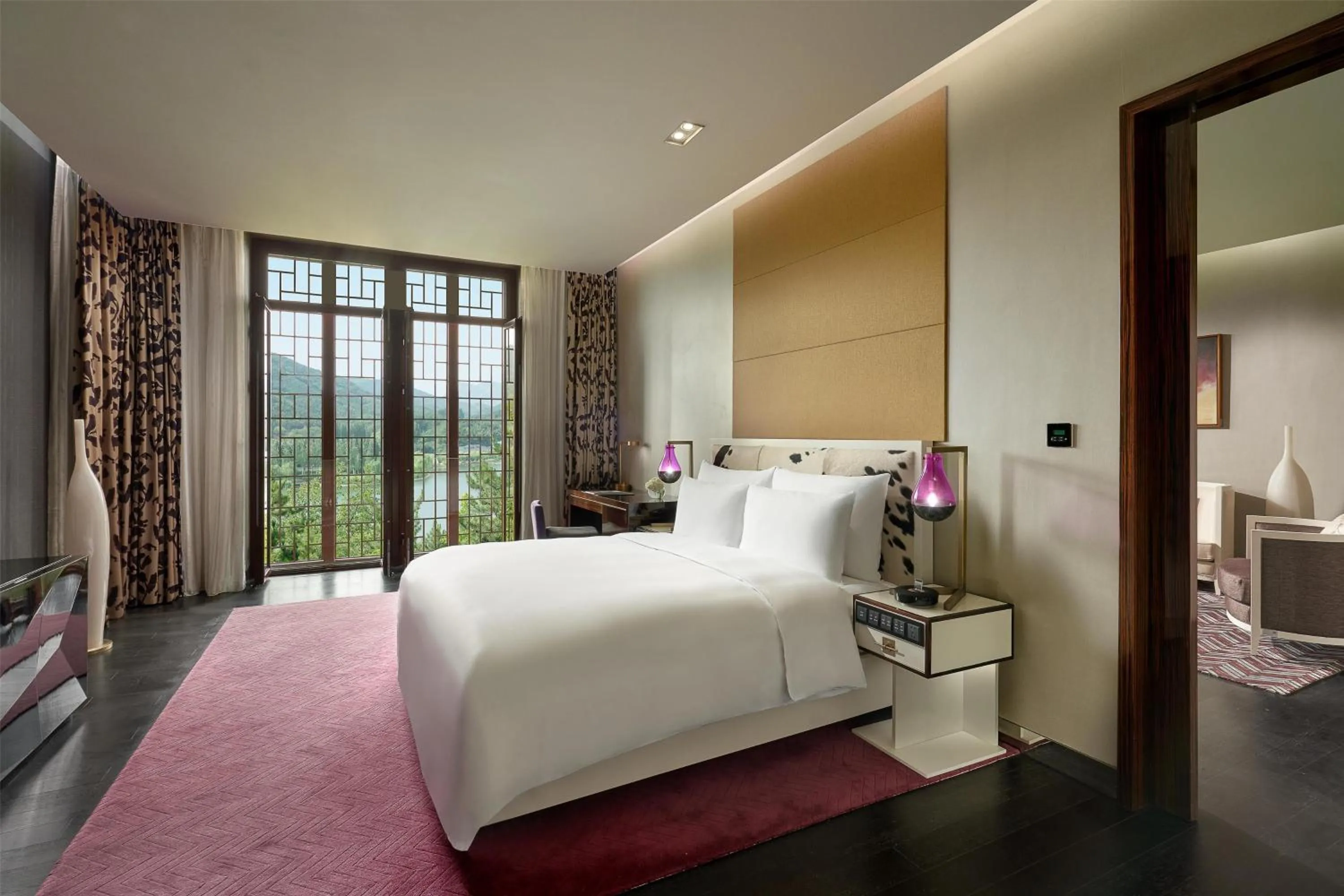Photo of the whole room, Bed in Yanqi Hotel, Managed by Kempinski