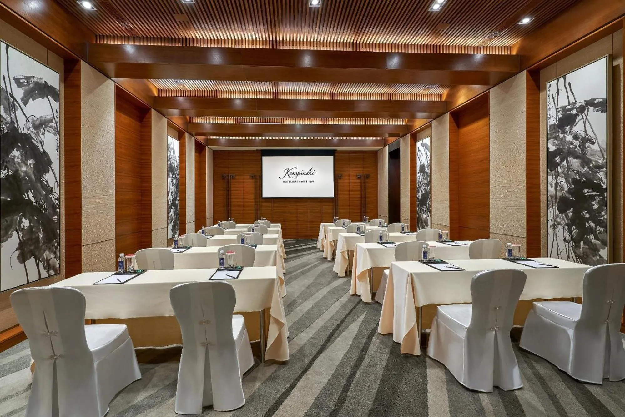 Meeting/conference room in Yanqi Hotel, Managed by Kempinski