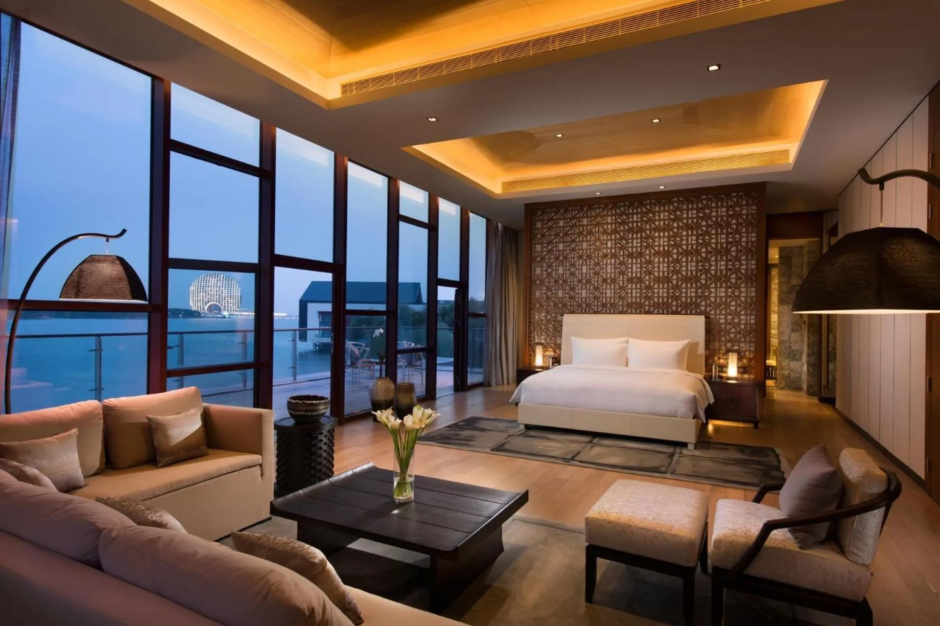 Photo of the whole room, Bed in Yanqi Hotel, Managed by Kempinski