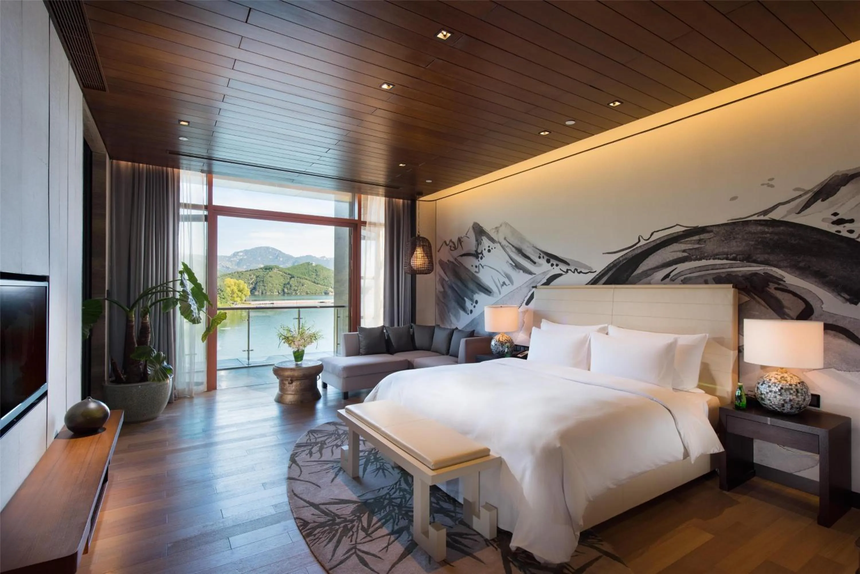 Photo of the whole room, Bed in Yanqi Hotel, Managed by Kempinski