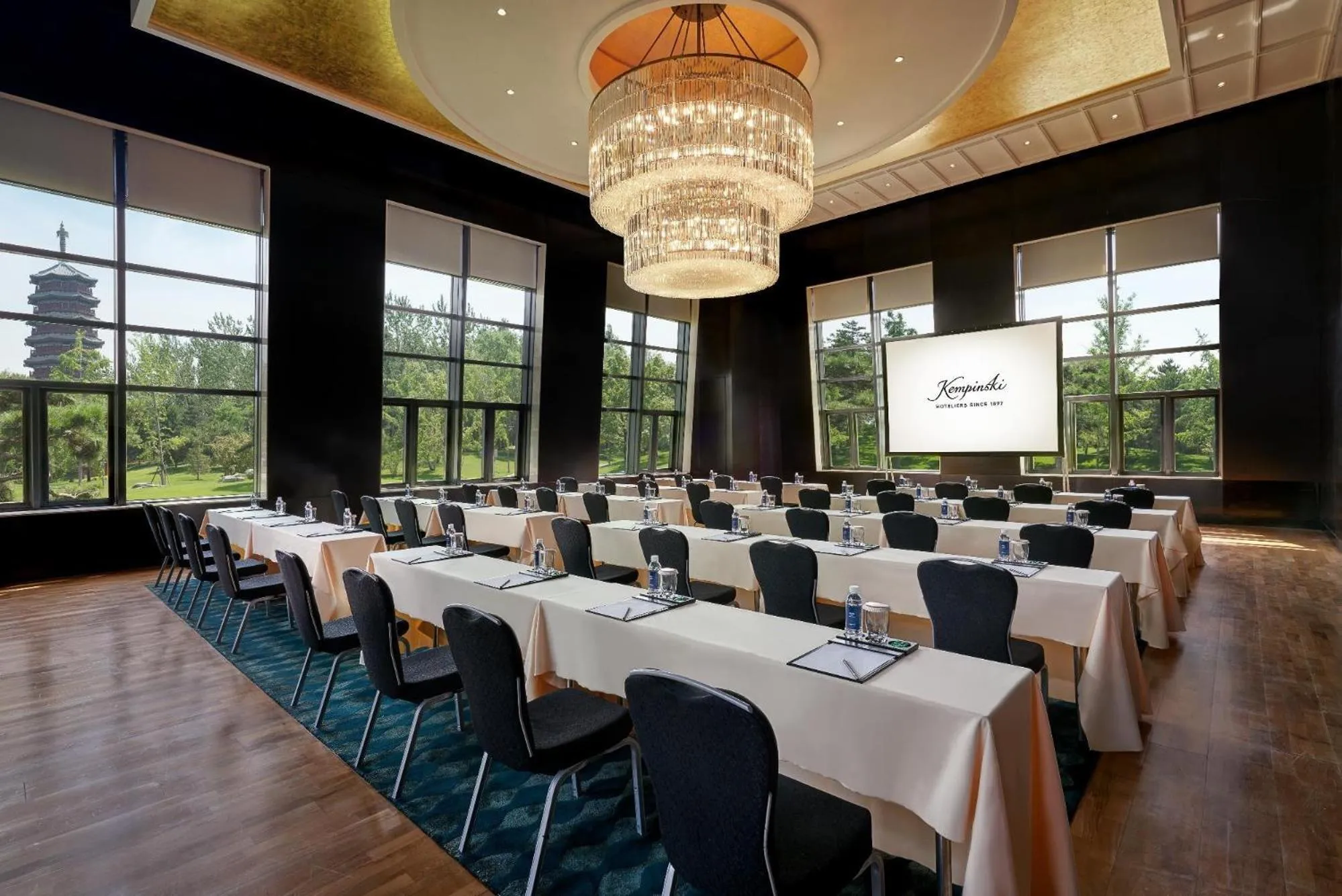 Meeting/conference room in Yanqi Hotel, Managed by Kempinski