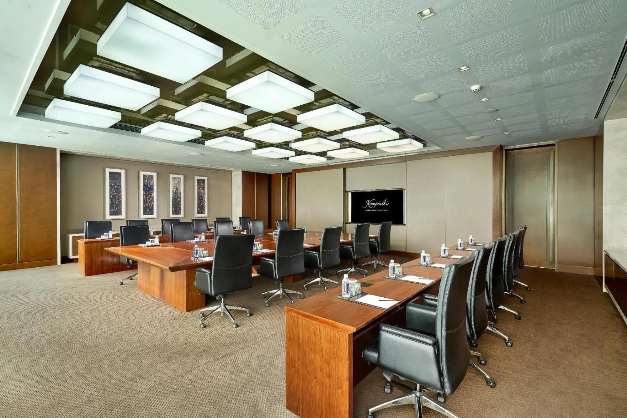 Meeting/conference room in Yanqi Hotel, Managed by Kempinski