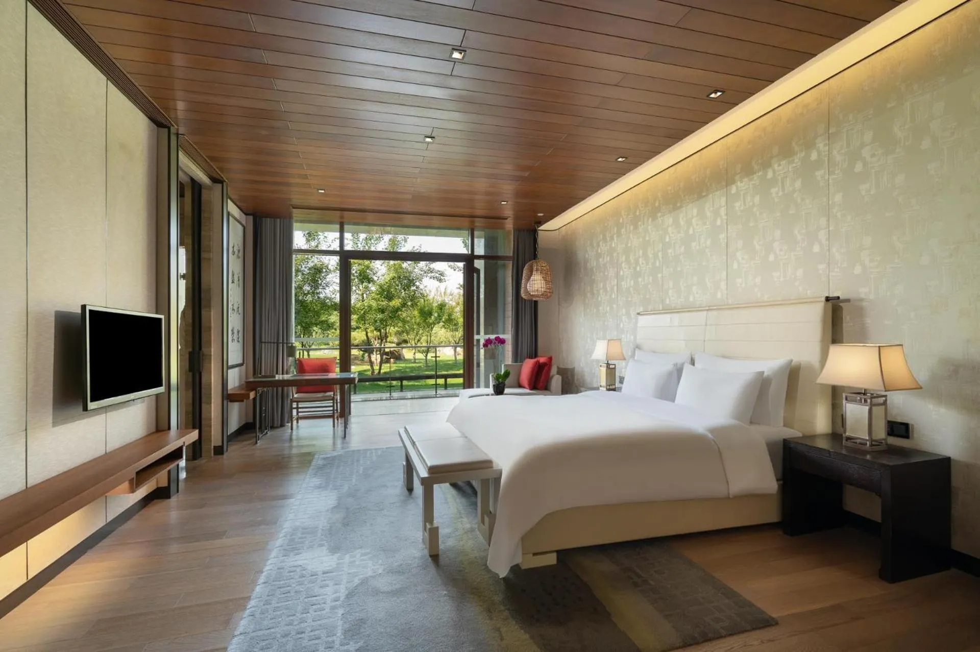 Photo of the whole room, Bed in Yanqi Hotel, Managed by Kempinski