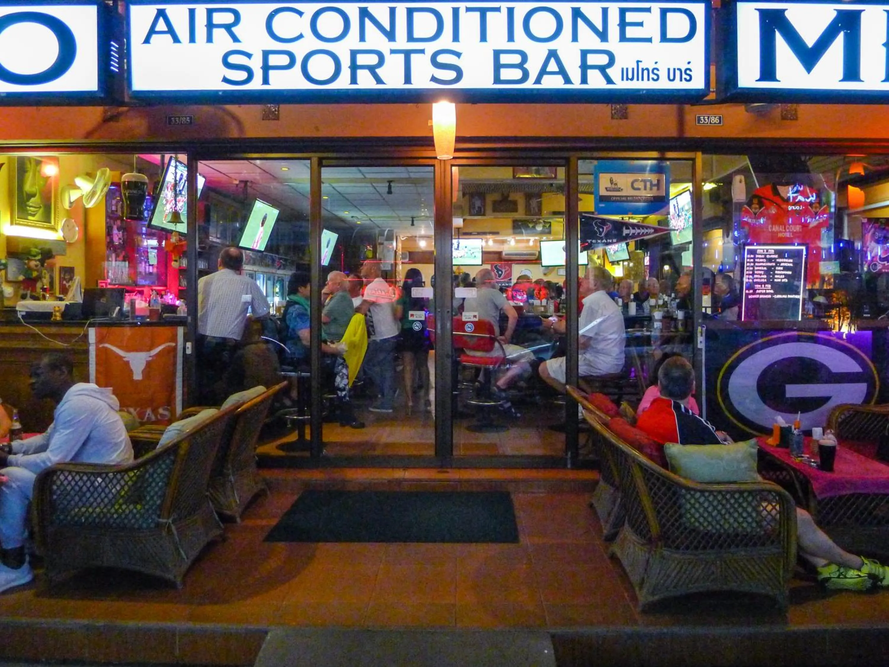 Facade/entrance in Metro Apartments