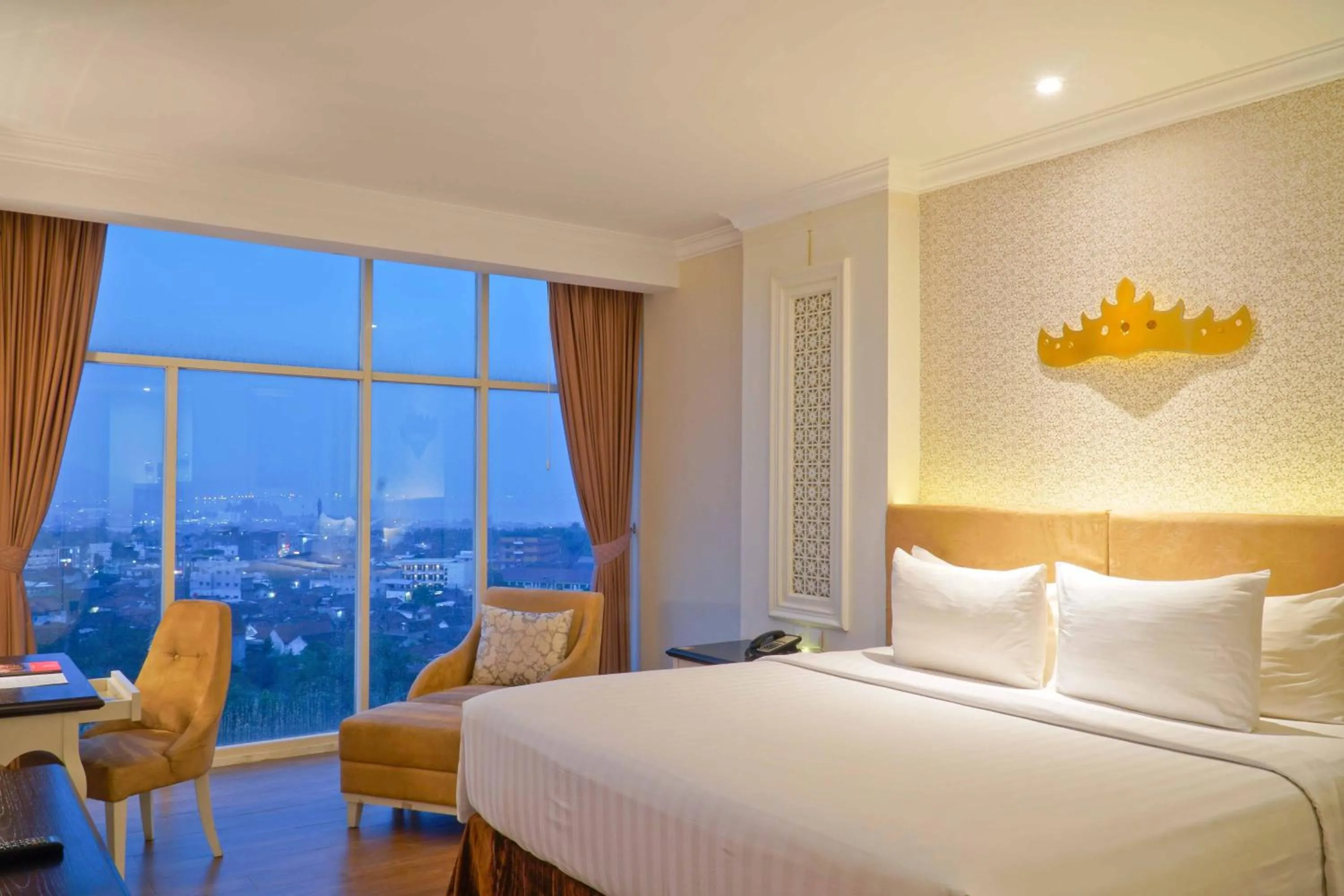 Bedroom, Bed in Swiss-Belhotel Lampung