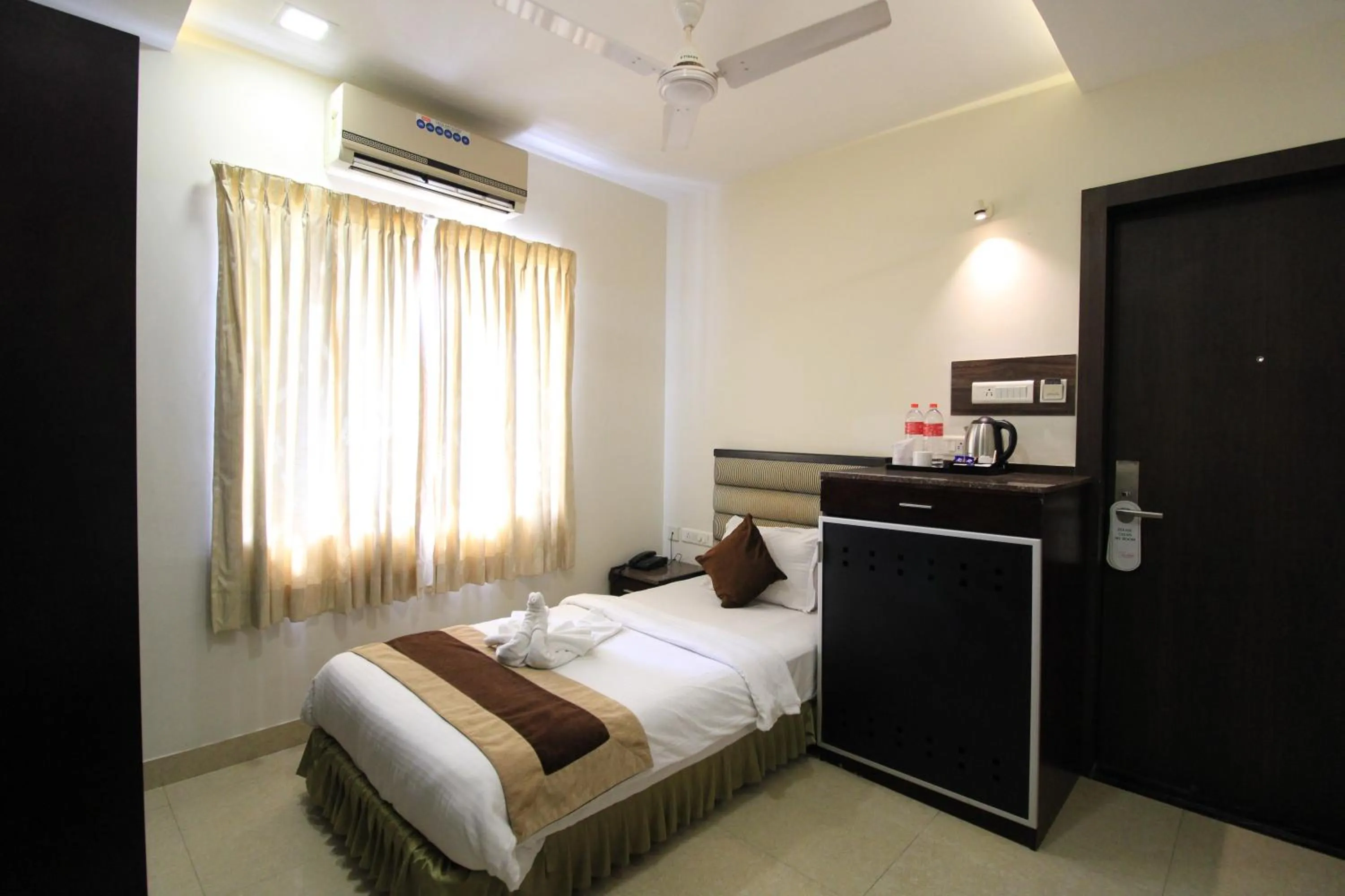 Bed in Hotel Southern Residency- near to SIPCOT