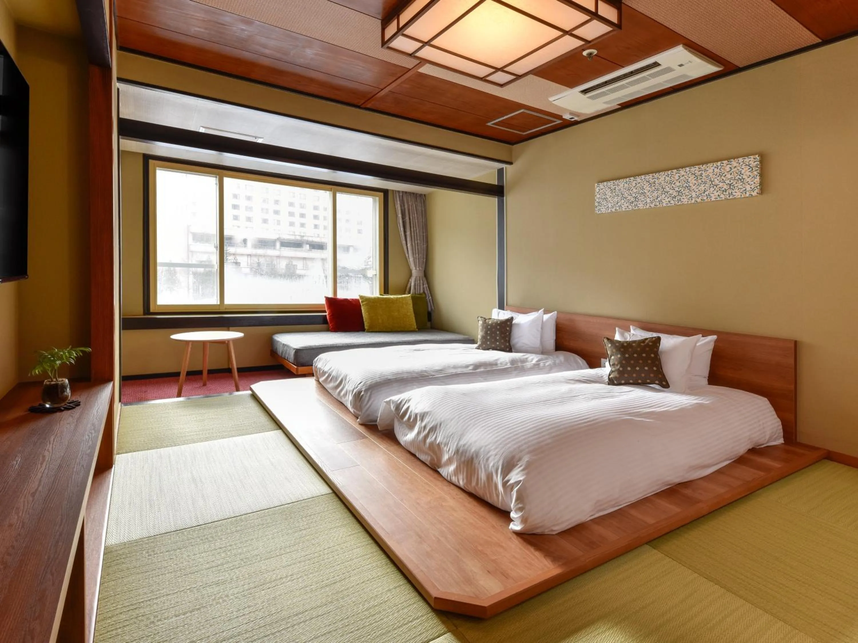 Photo of the whole room, Bed in jyozankei SHIKAnoYU