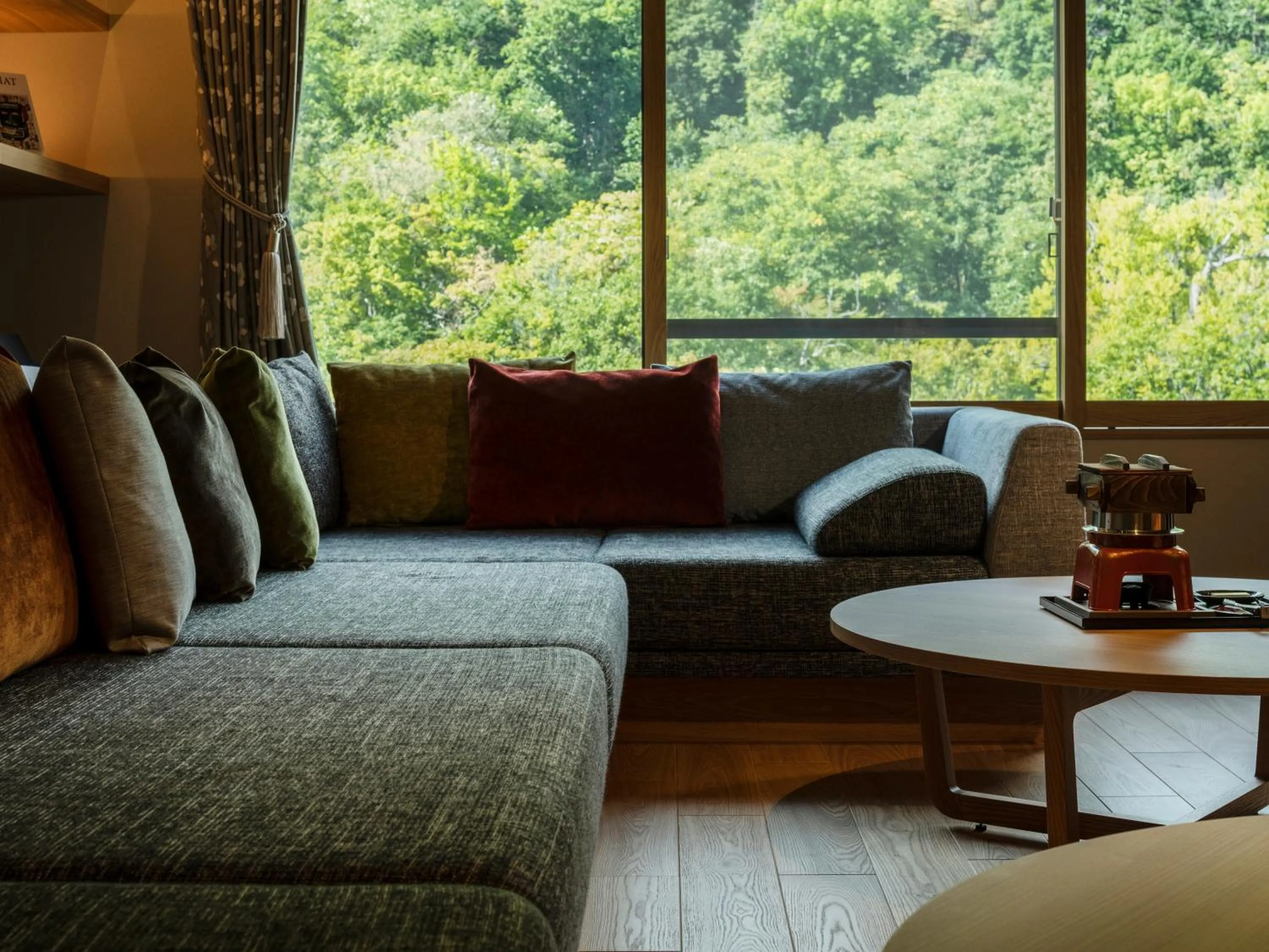 Photo of the whole room in HanaMOMIJI