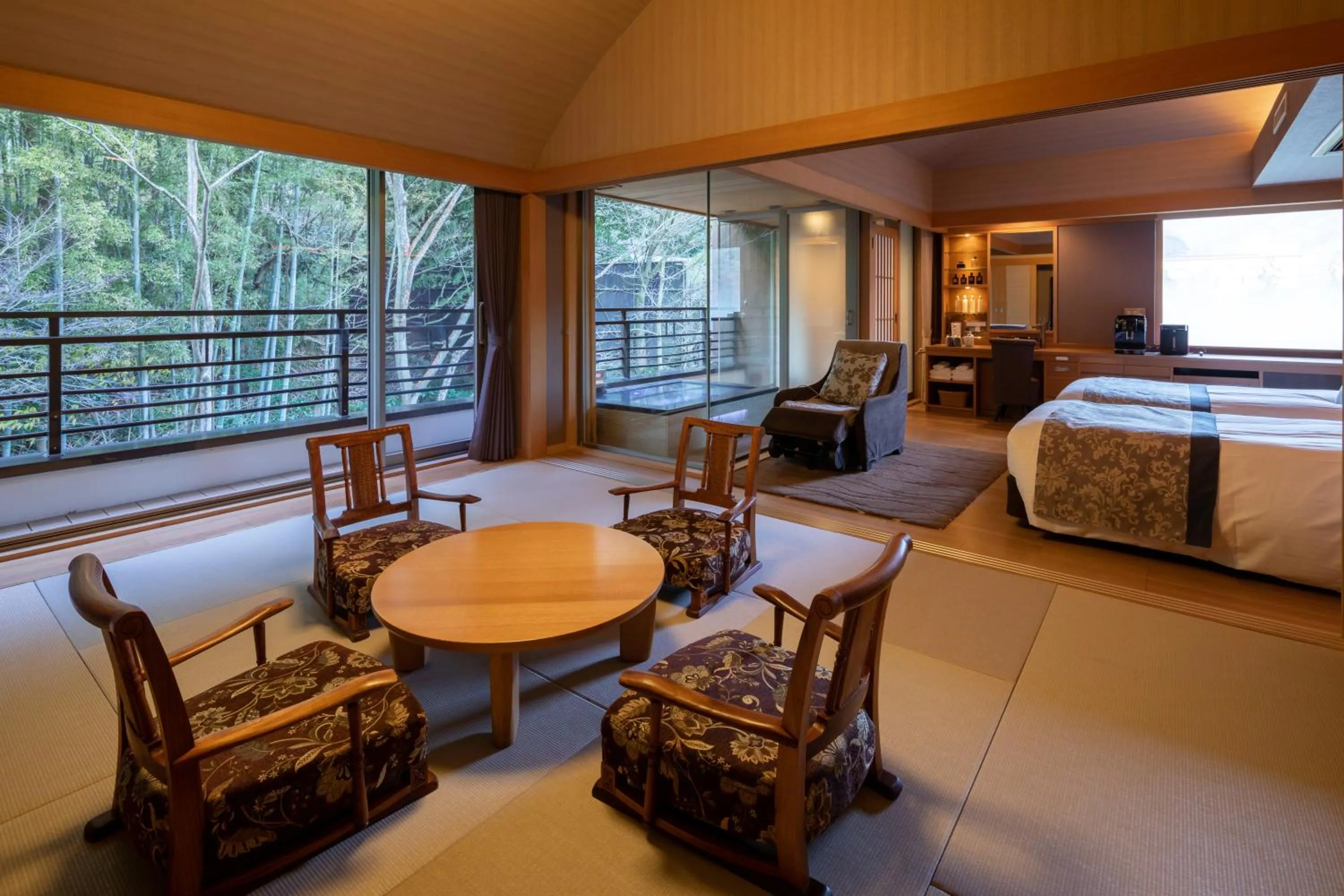 Bed in Hakone Kamon
