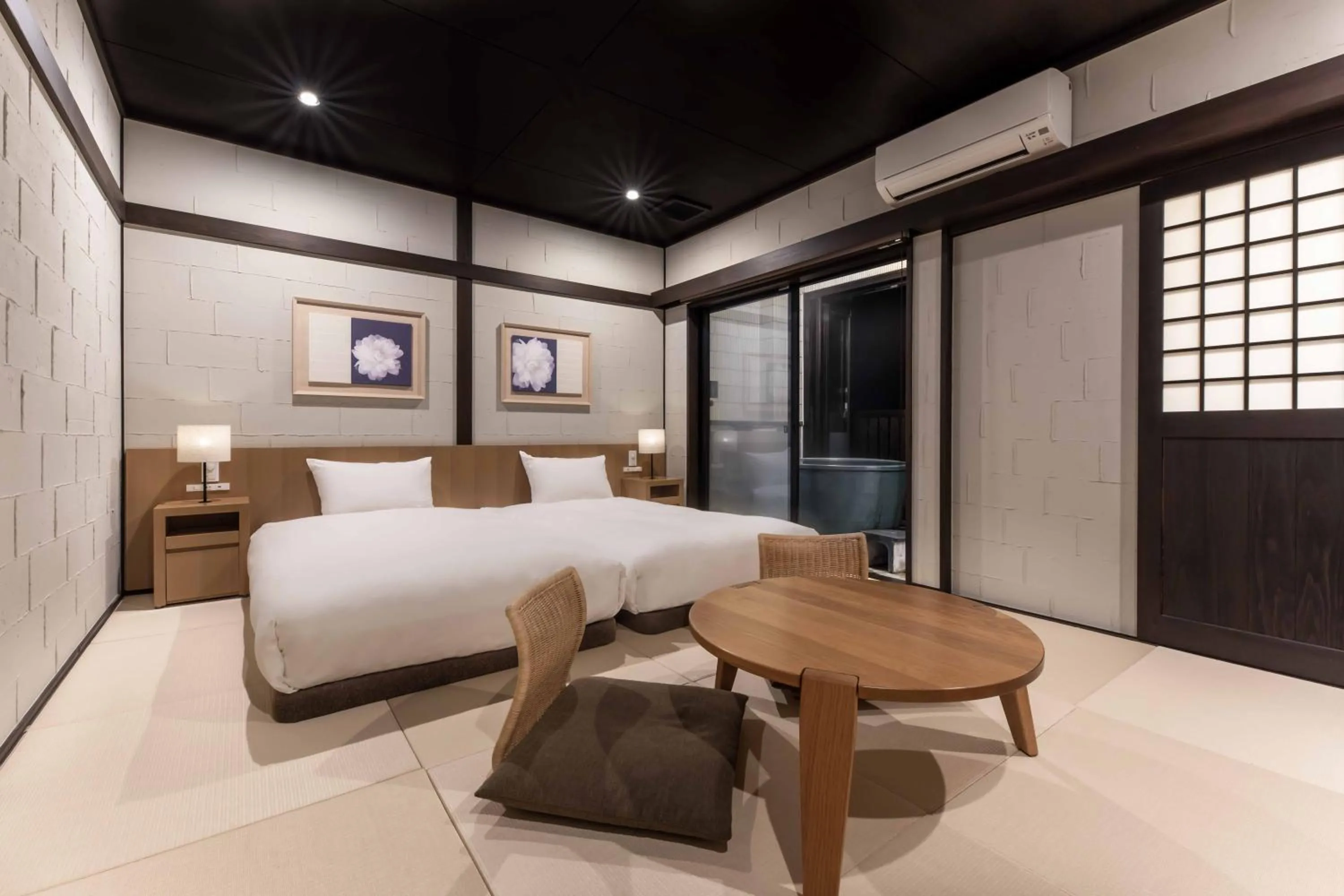 Living room, Bed in Yufudake Ichibo no Yado Kirara