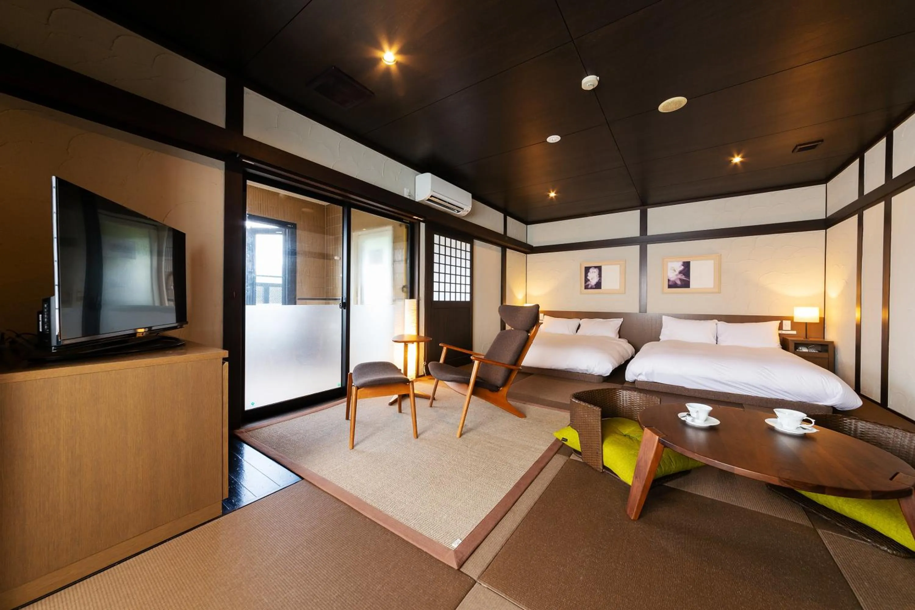 Living room, Bed in Yufudake Ichibo no Yado Kirara