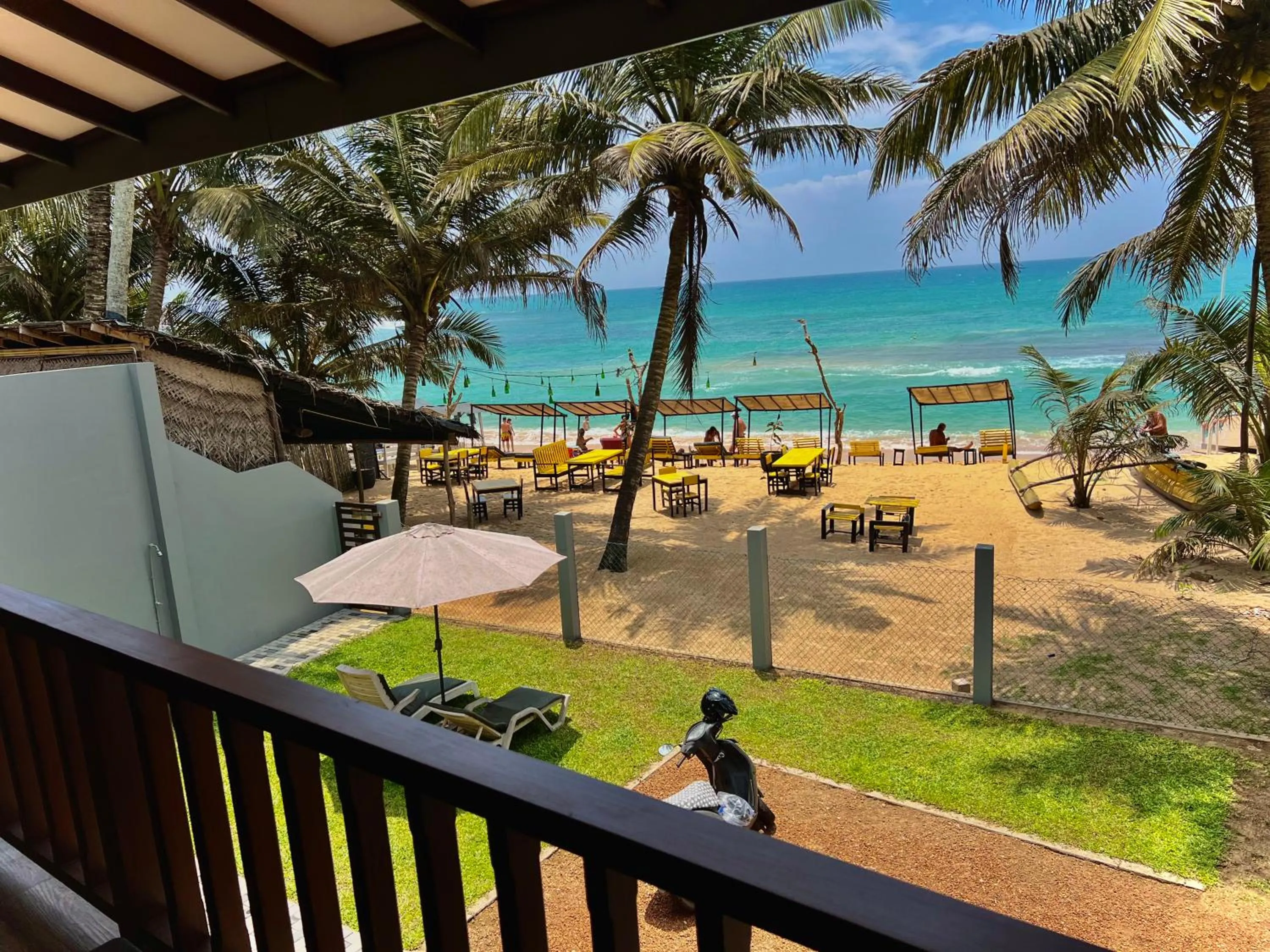 Hikka Beach Flat