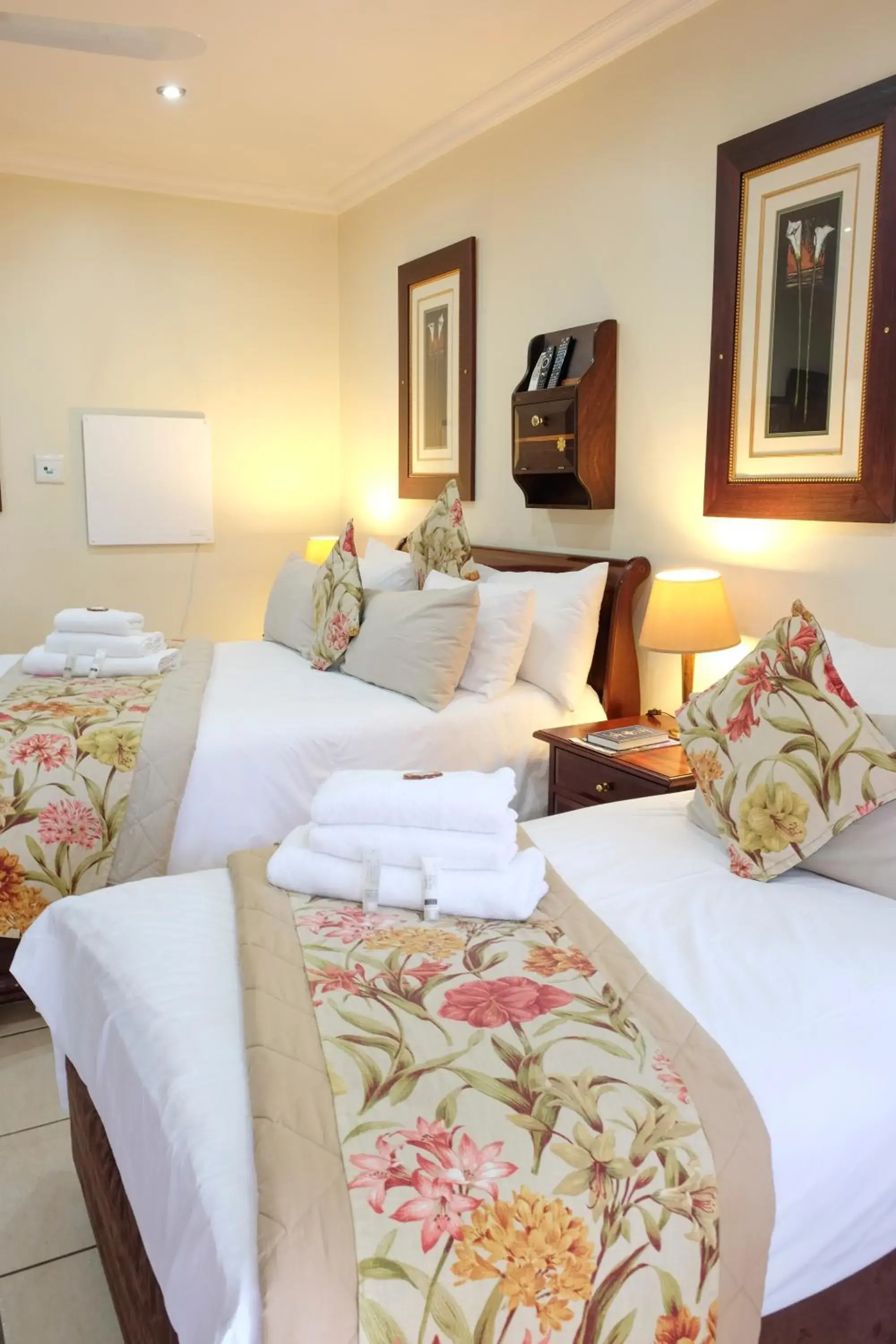 Family Room - single occupancy in Waterkloof Guest House Family Room - single occupancy in Waterkloof Guest House