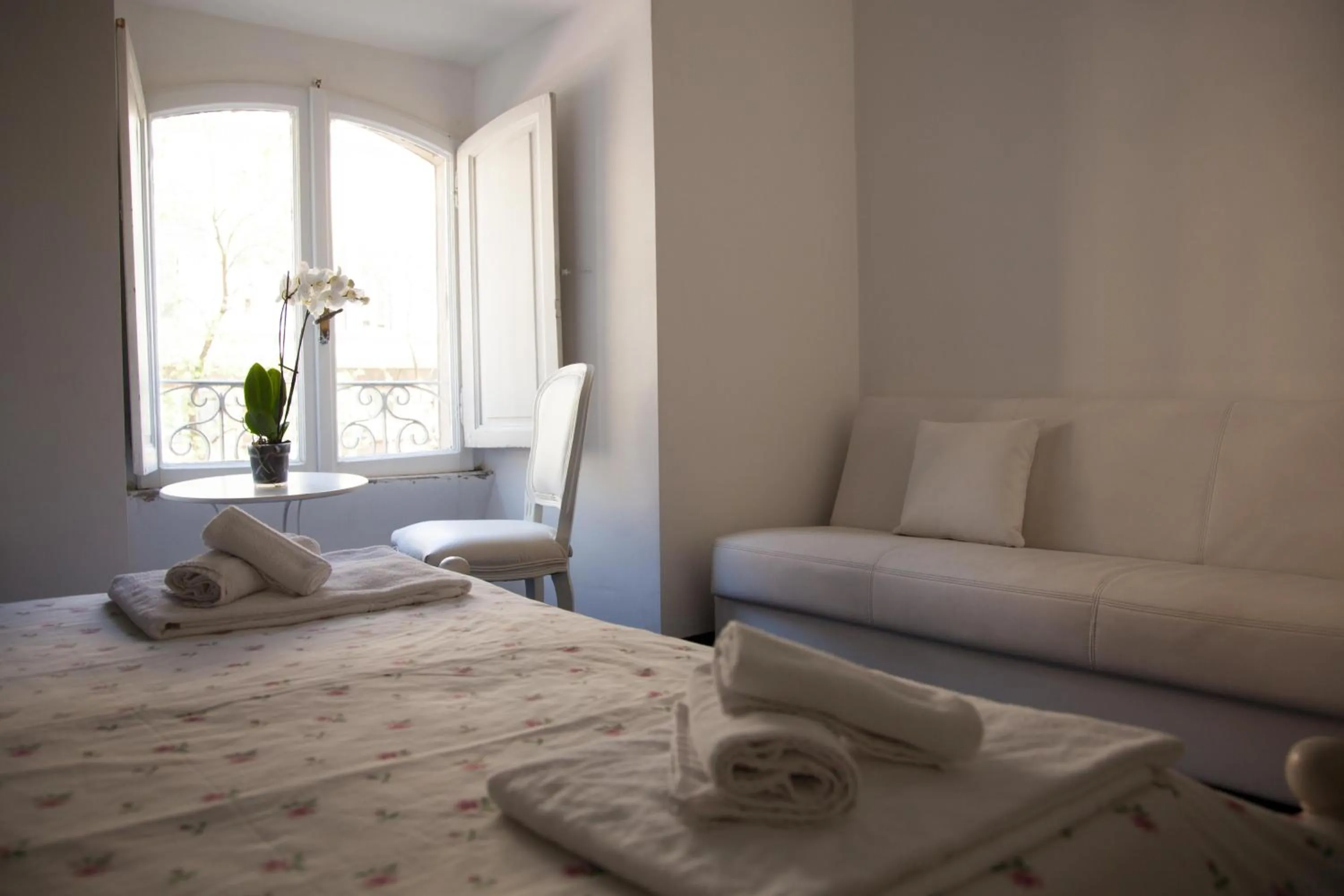 Photo of the whole room, Bed in Vatican Leone IV