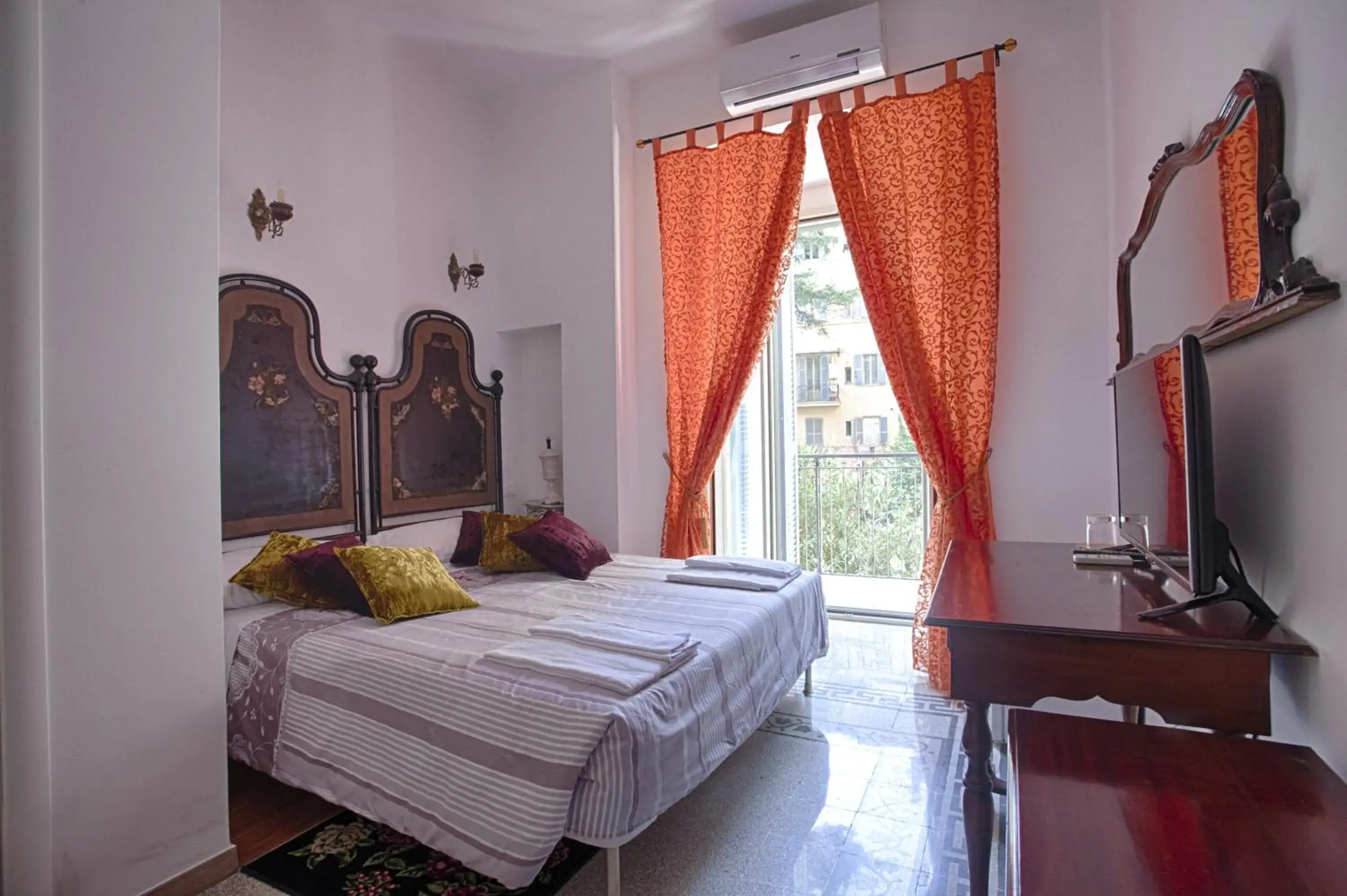 Triple Room with Balcony in Vatican Leone IV Triple Room with Balcony in Vatican Leone IV