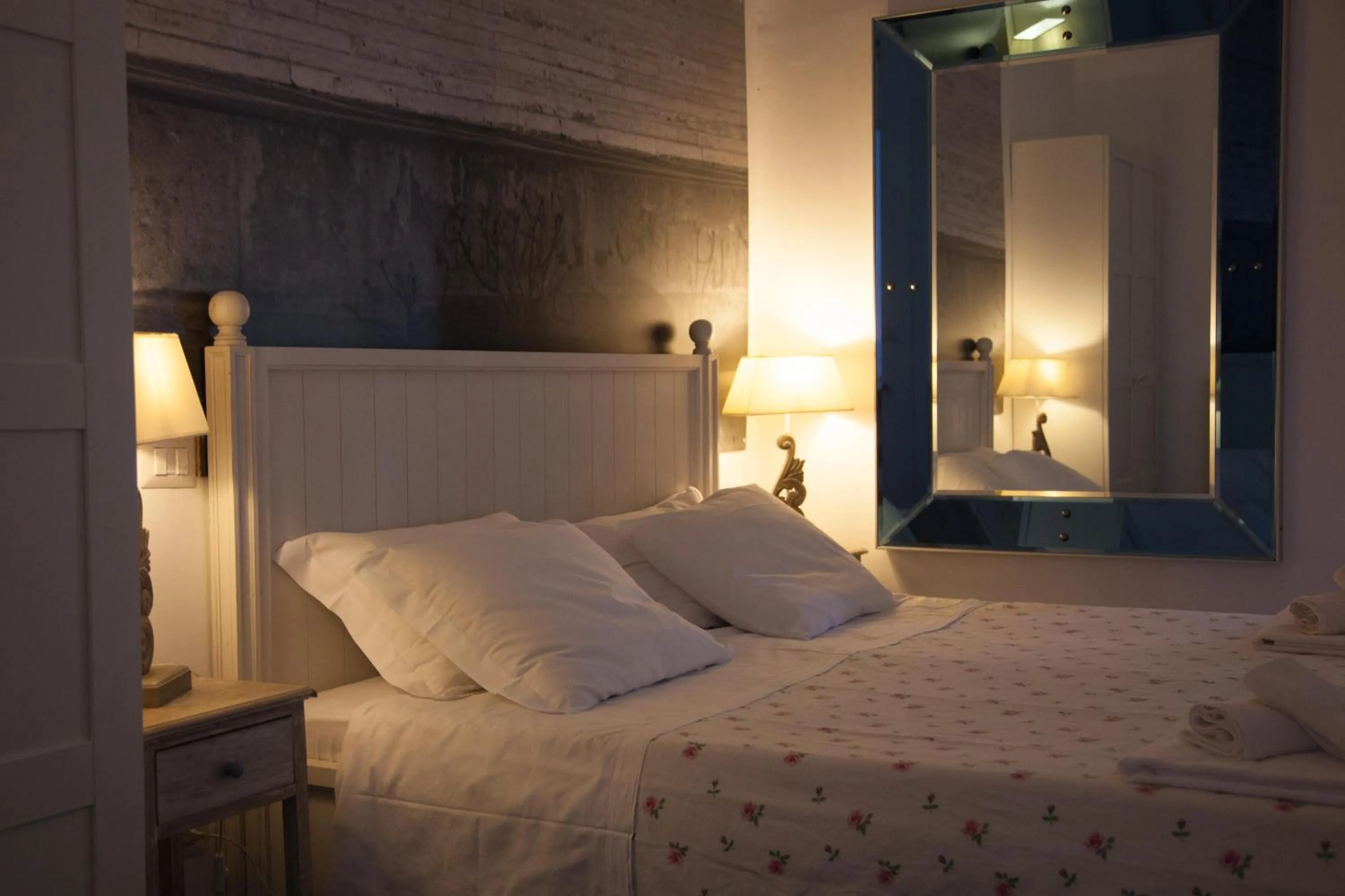 Photo of the whole room, Bed in Vatican Leone IV