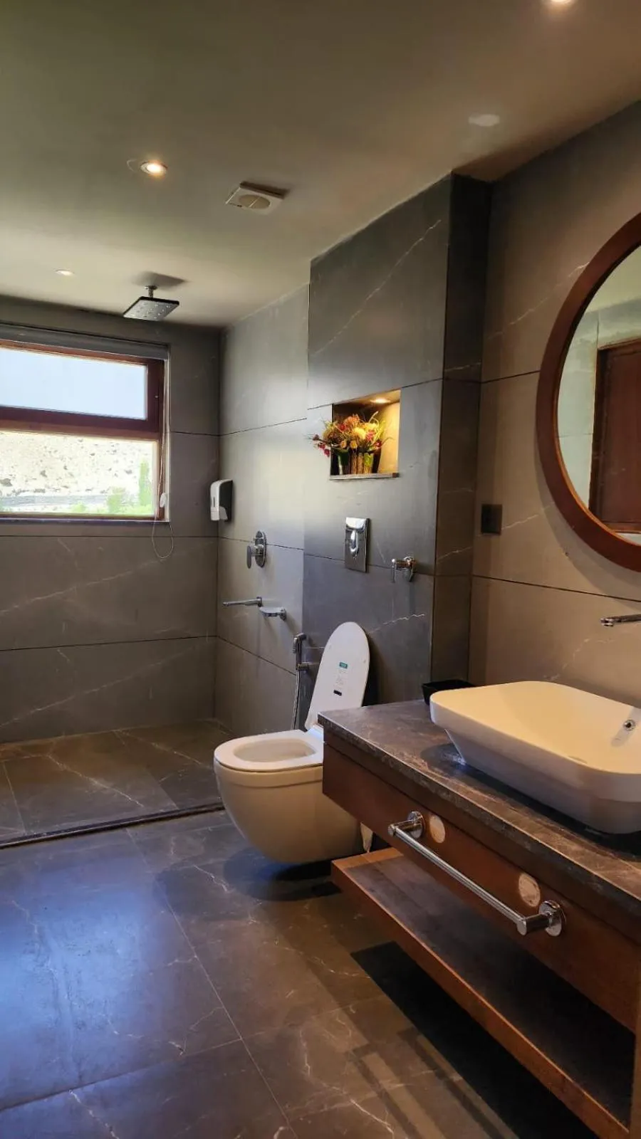 Toilet in Hotel Ladakh Heights