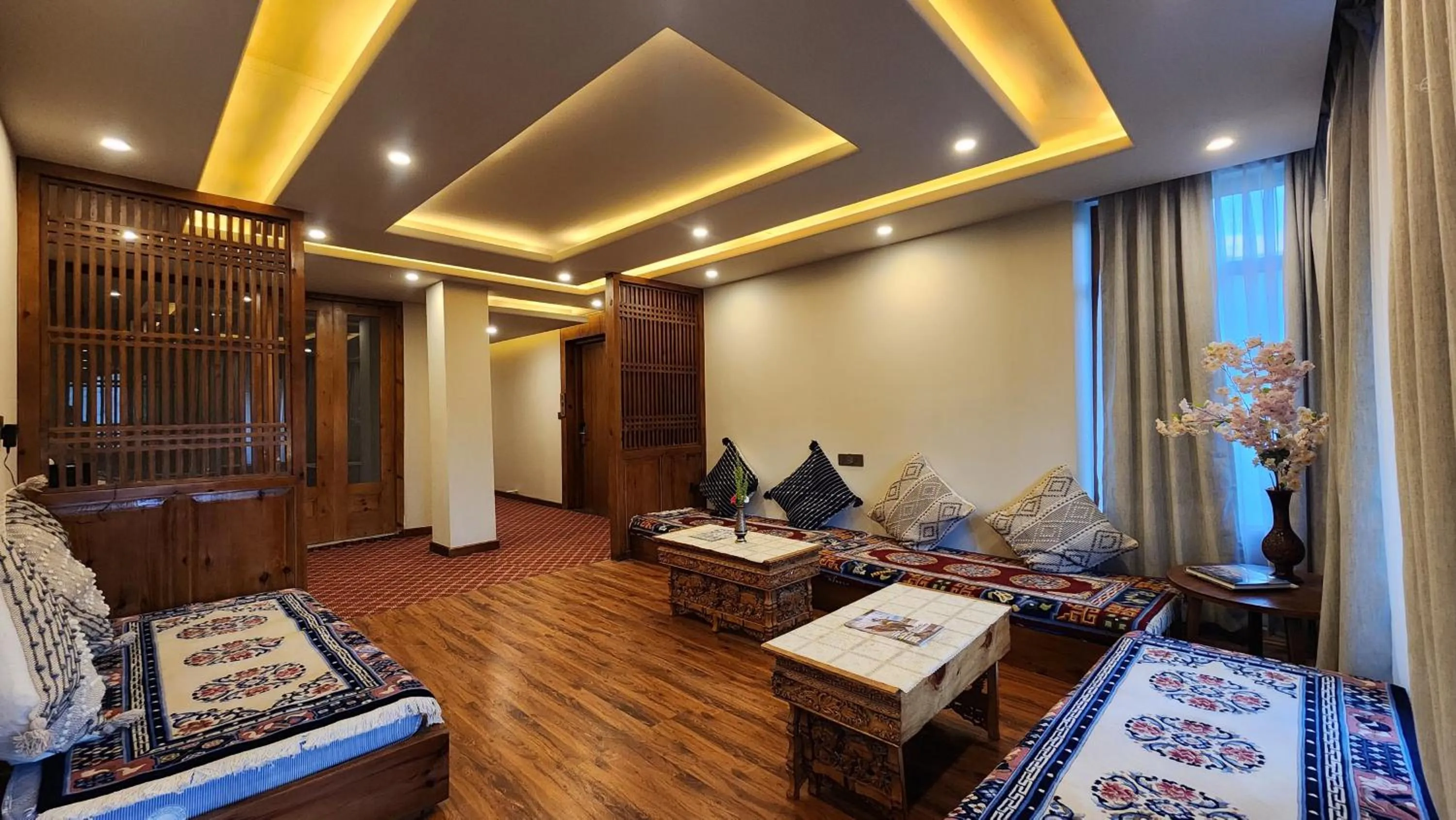 Restaurant/places to eat in Hotel Ladakh Heights