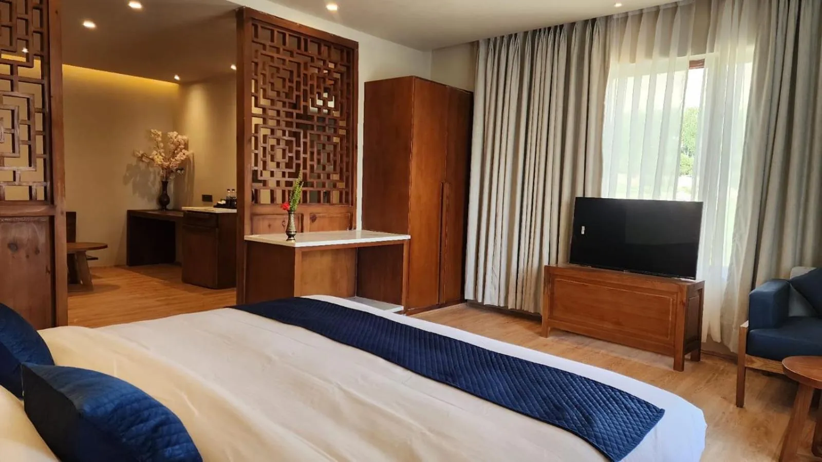 Communal lounge/ TV room in Hotel Ladakh Heights