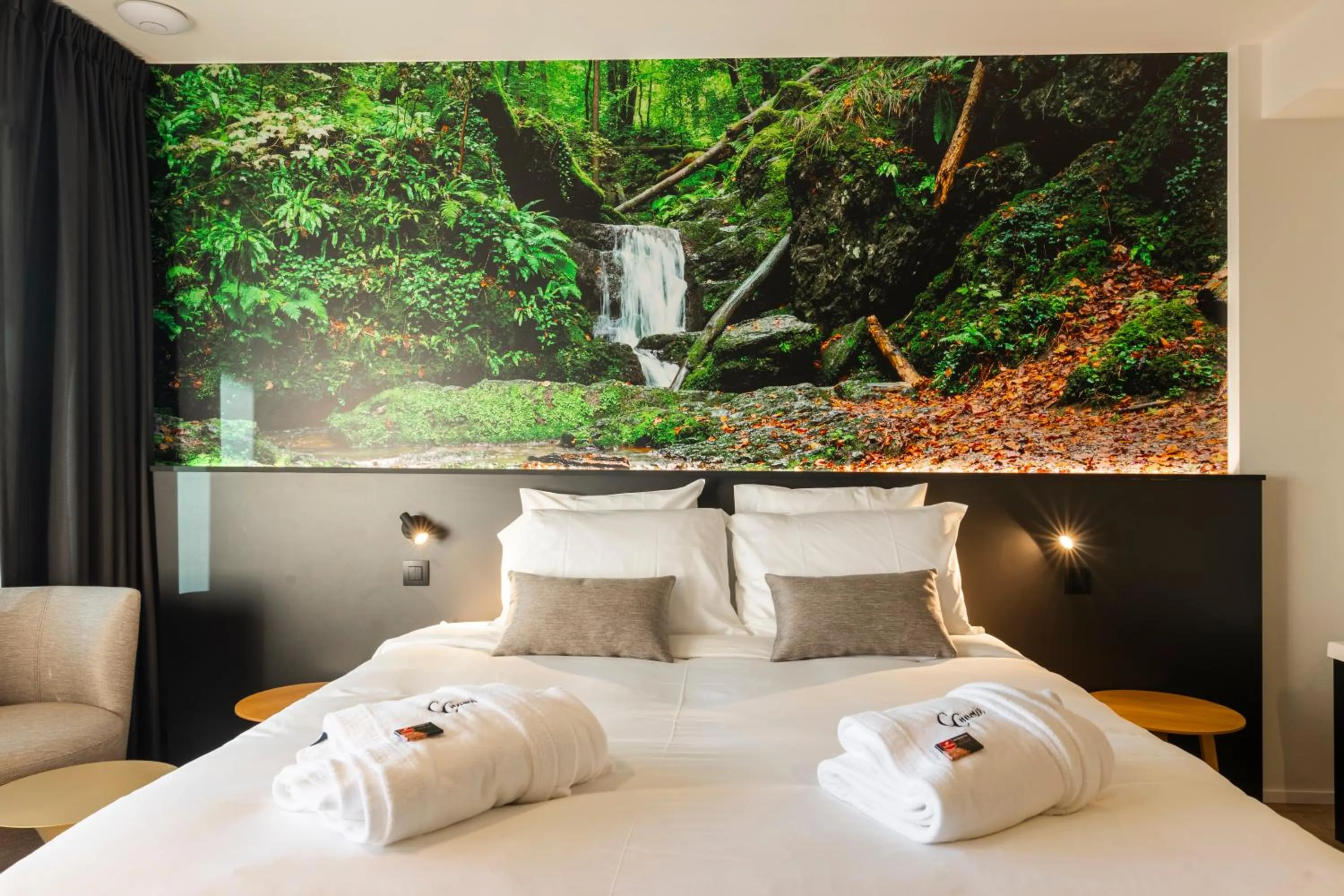 Bed in CC Nomie Hôtel Restaurant