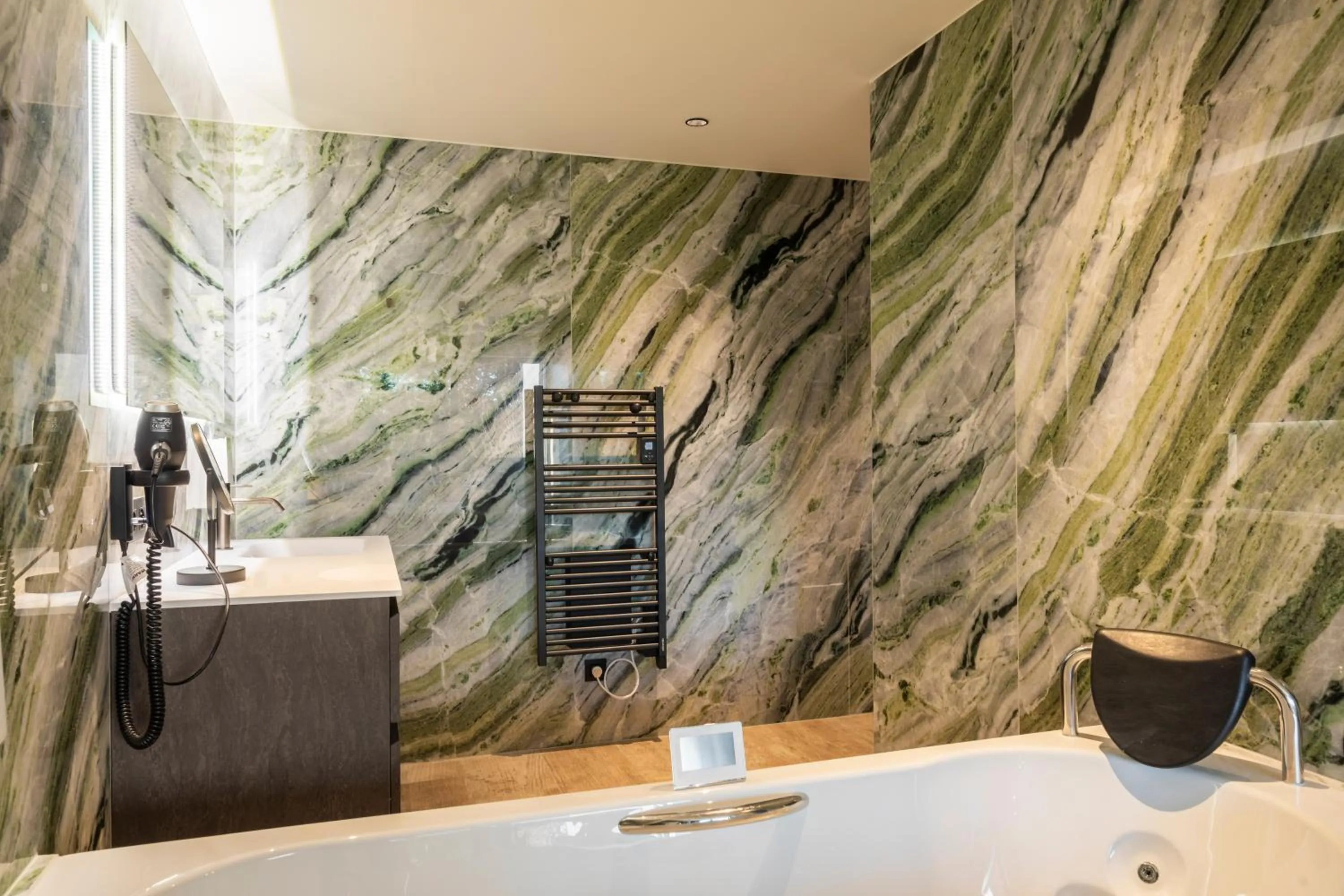 Bathroom in CC Nomie Hôtel Restaurant