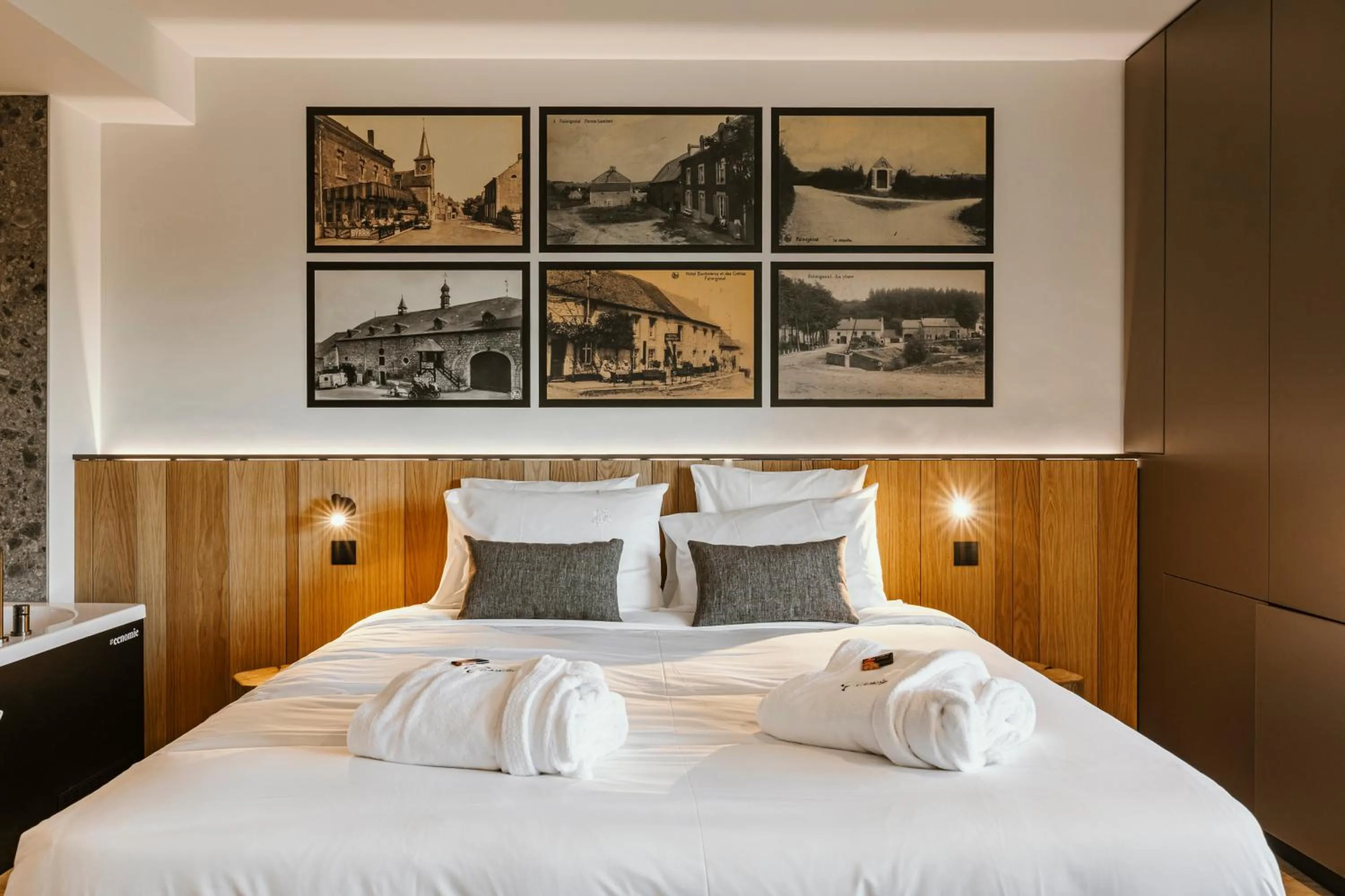 Bed in CC Nomie Hôtel Restaurant