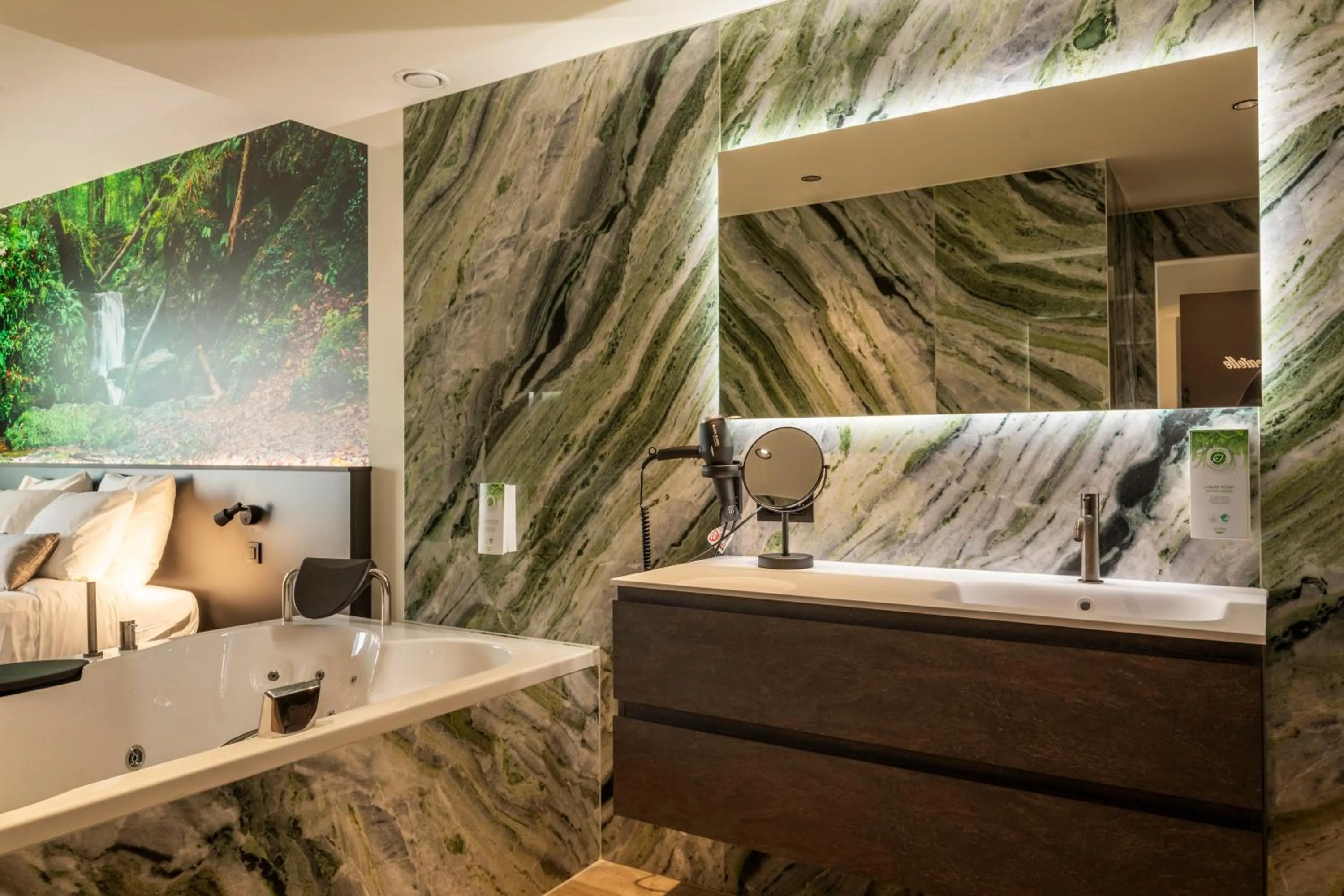 Bathroom, Bed in CC Nomie Hôtel Restaurant