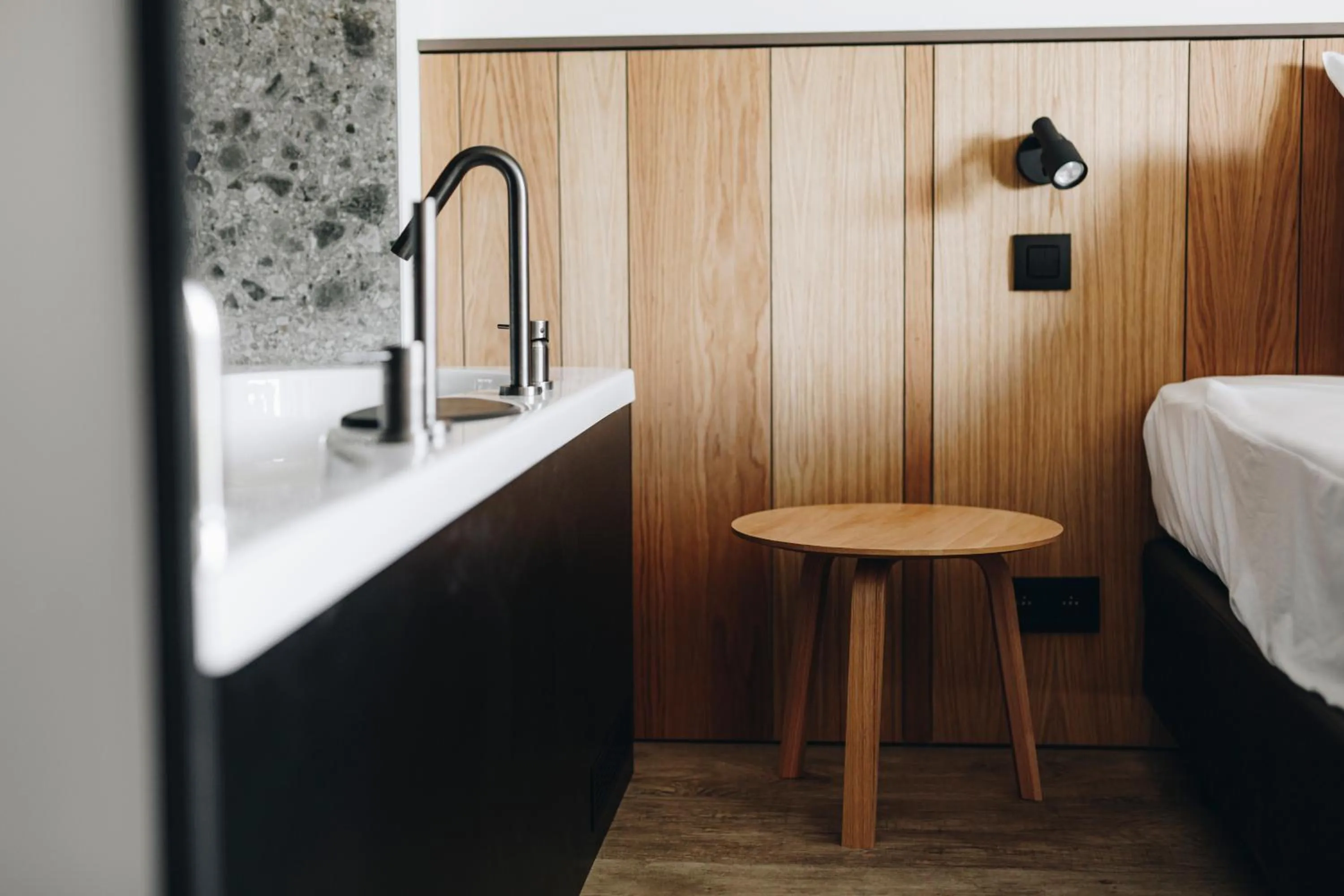 Hot Tub, Bed in CC Nomie Hôtel Restaurant