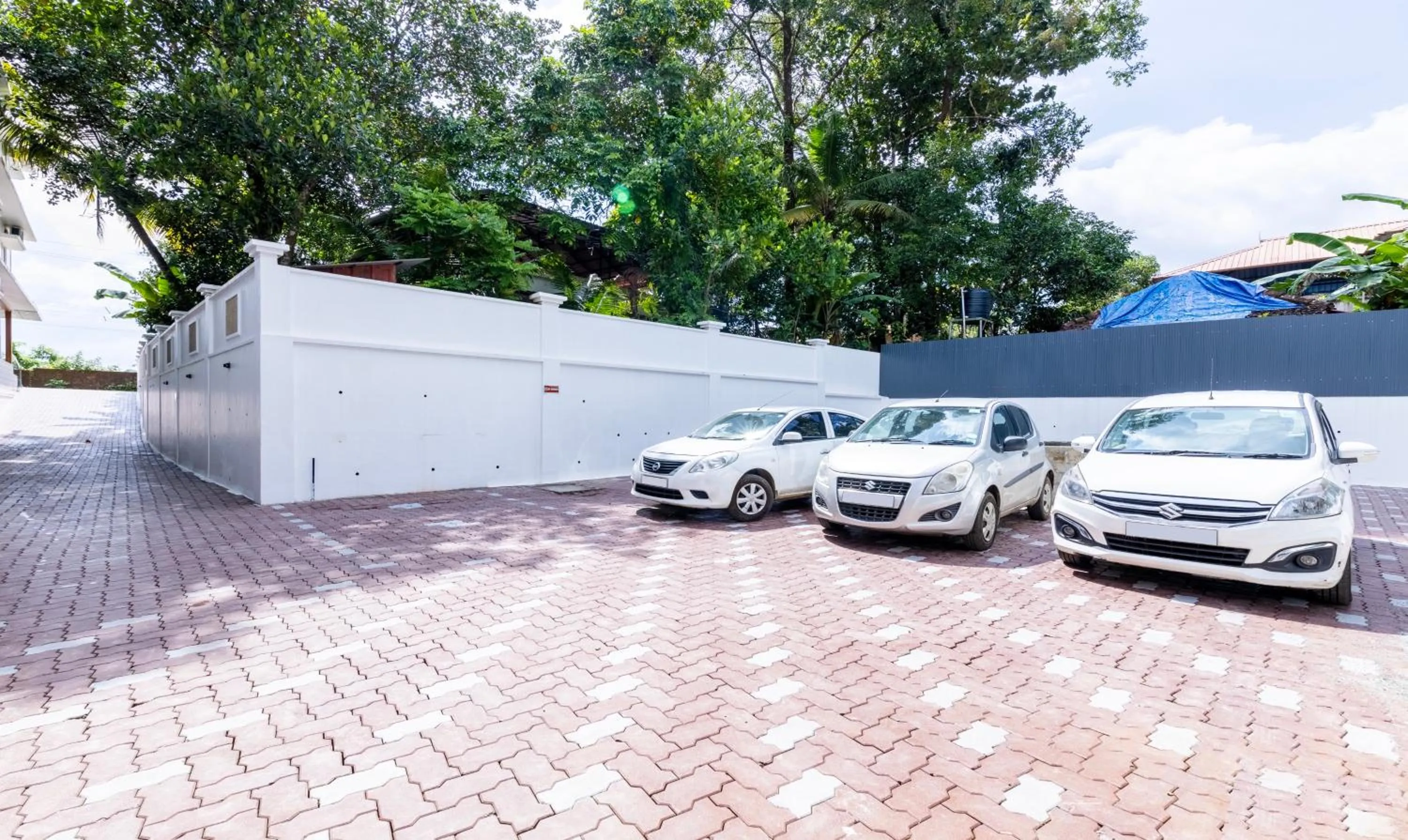 Parking in Treebo Premium Cochin Airport, 5 min From Cochin Airport