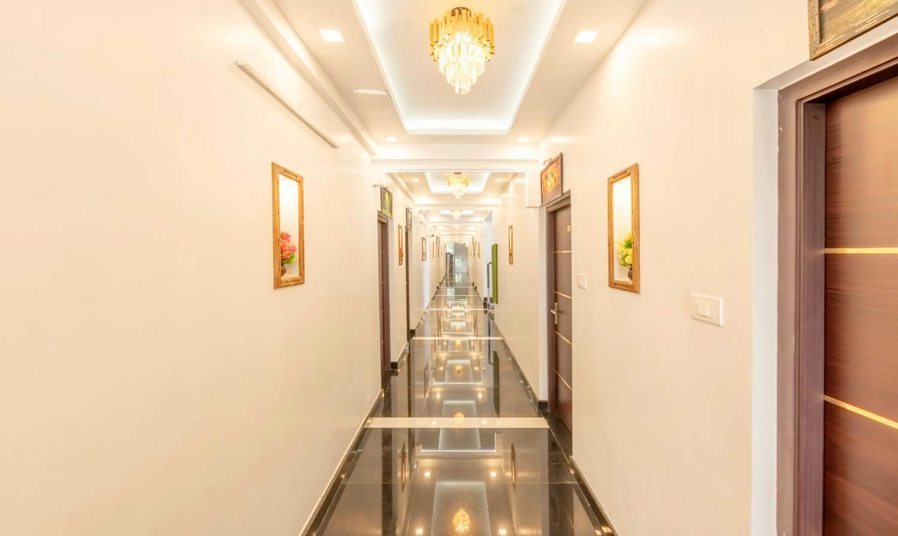 Lobby or reception in Treebo Premium Cochin Airport, 5 min From Cochin Airport