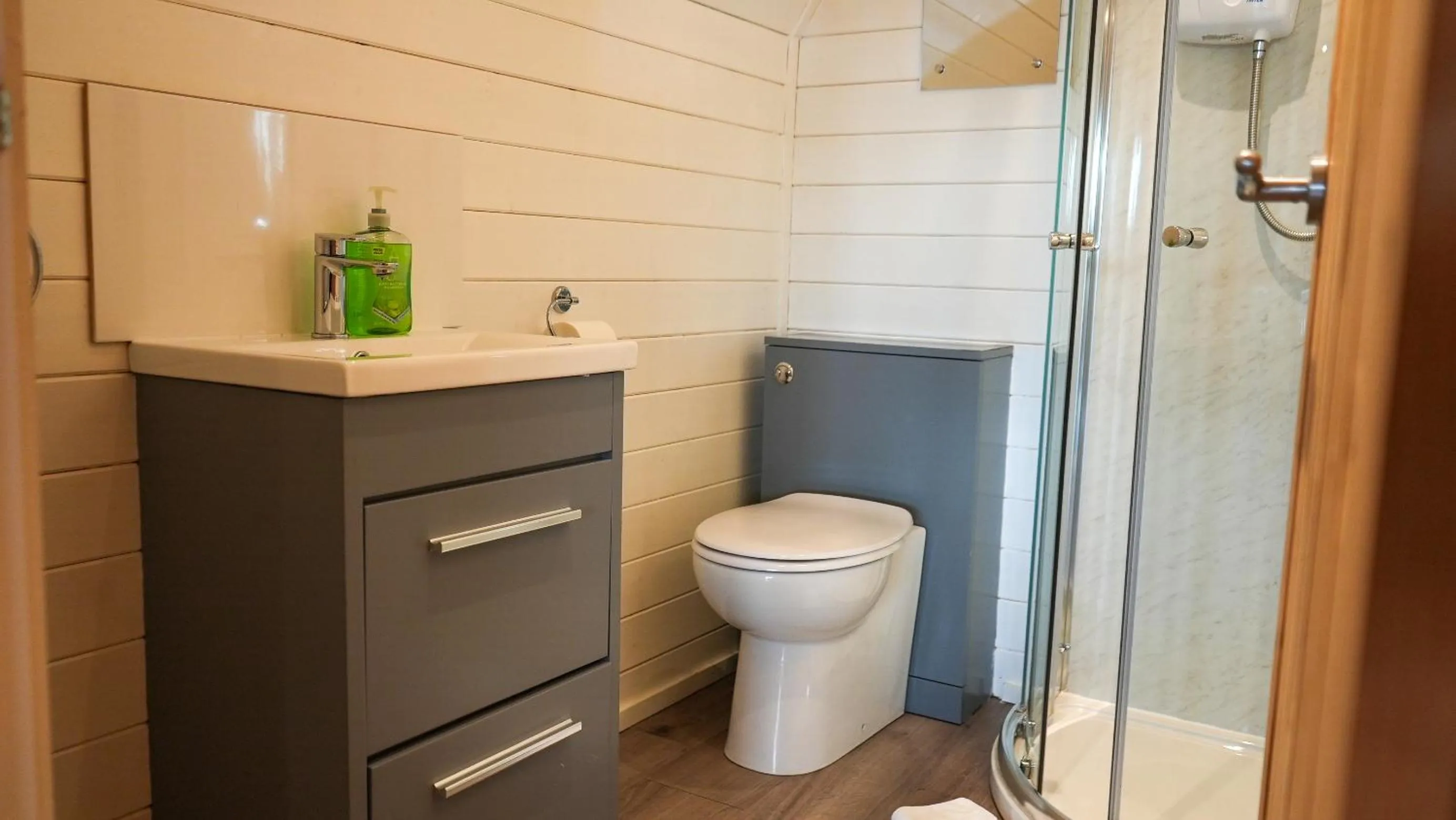 Bathroom in The Firs Country Park