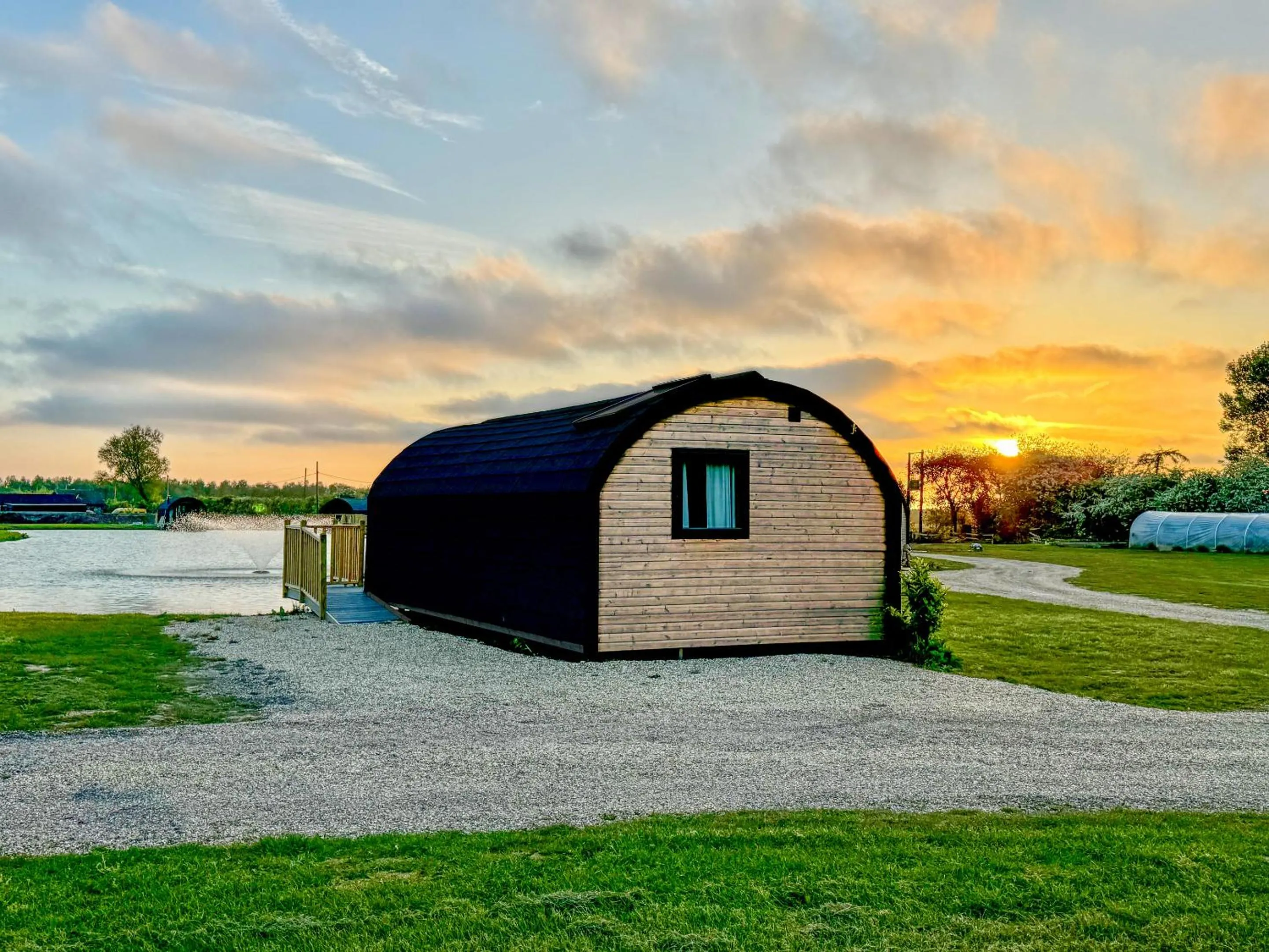 Apartment with Lake View in The Firs Country Park