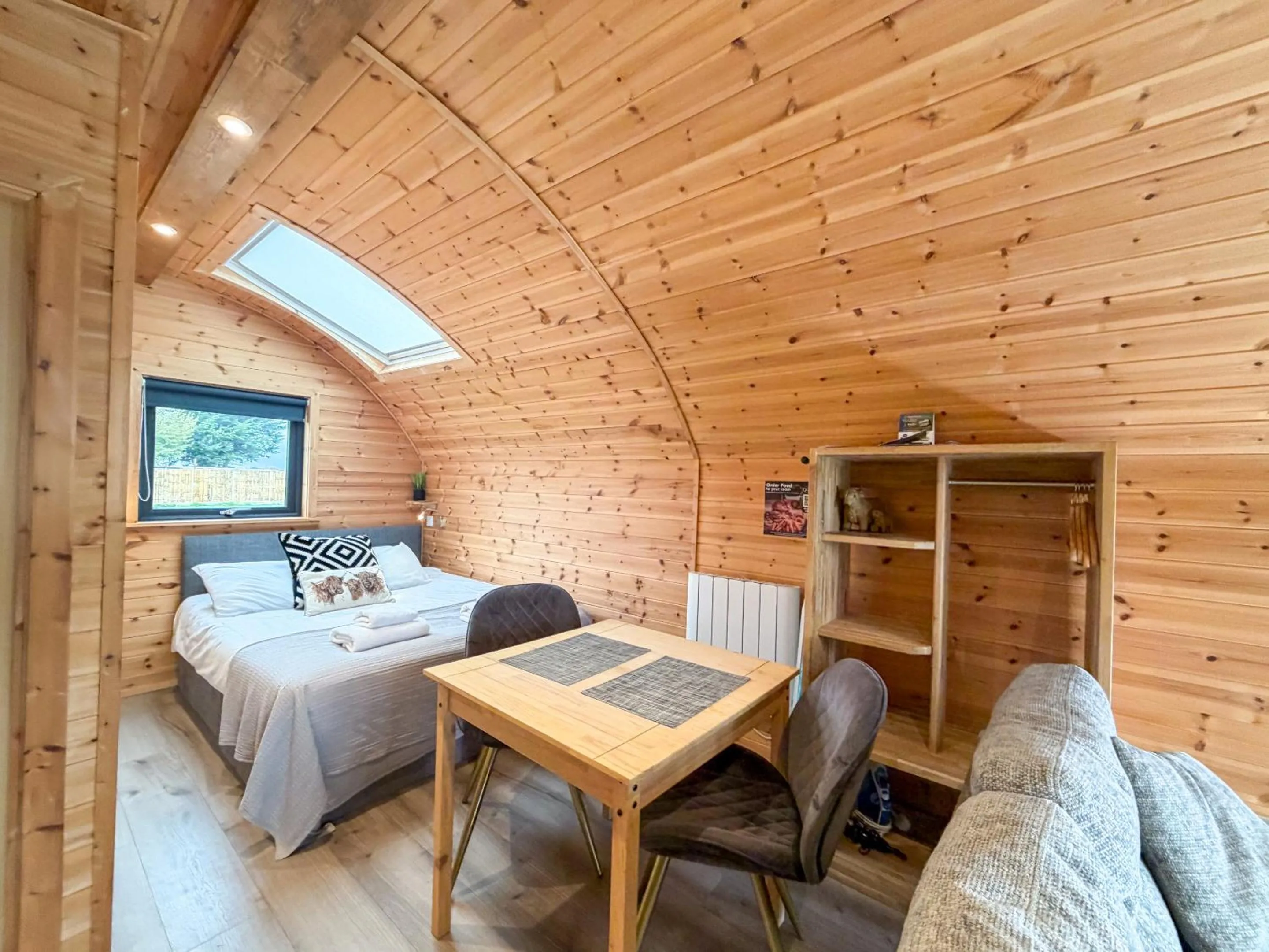 Living room, Bed in The Firs Country Park