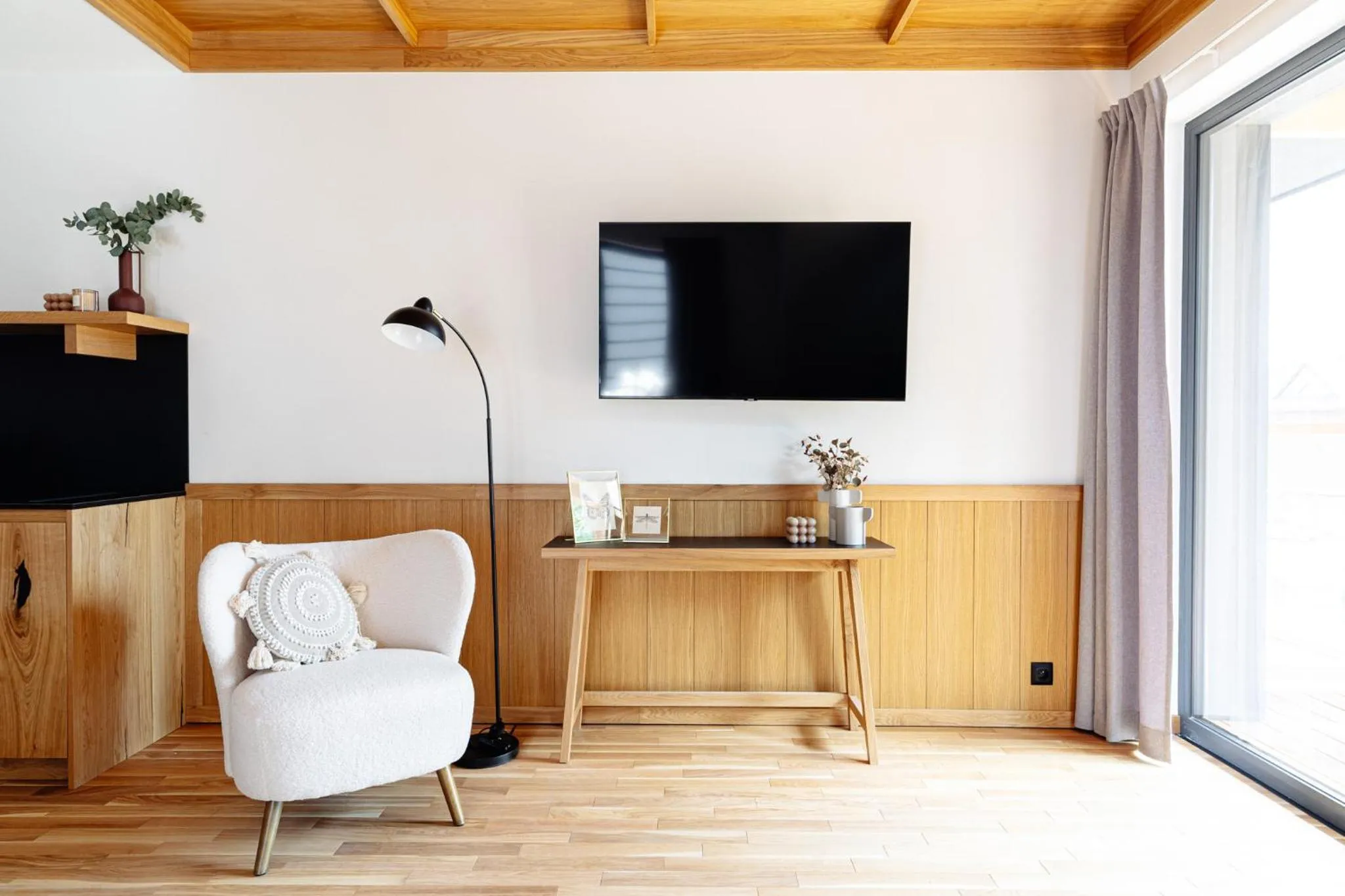 TV and multimedia in White Hills - LoftAffair Spa Collection