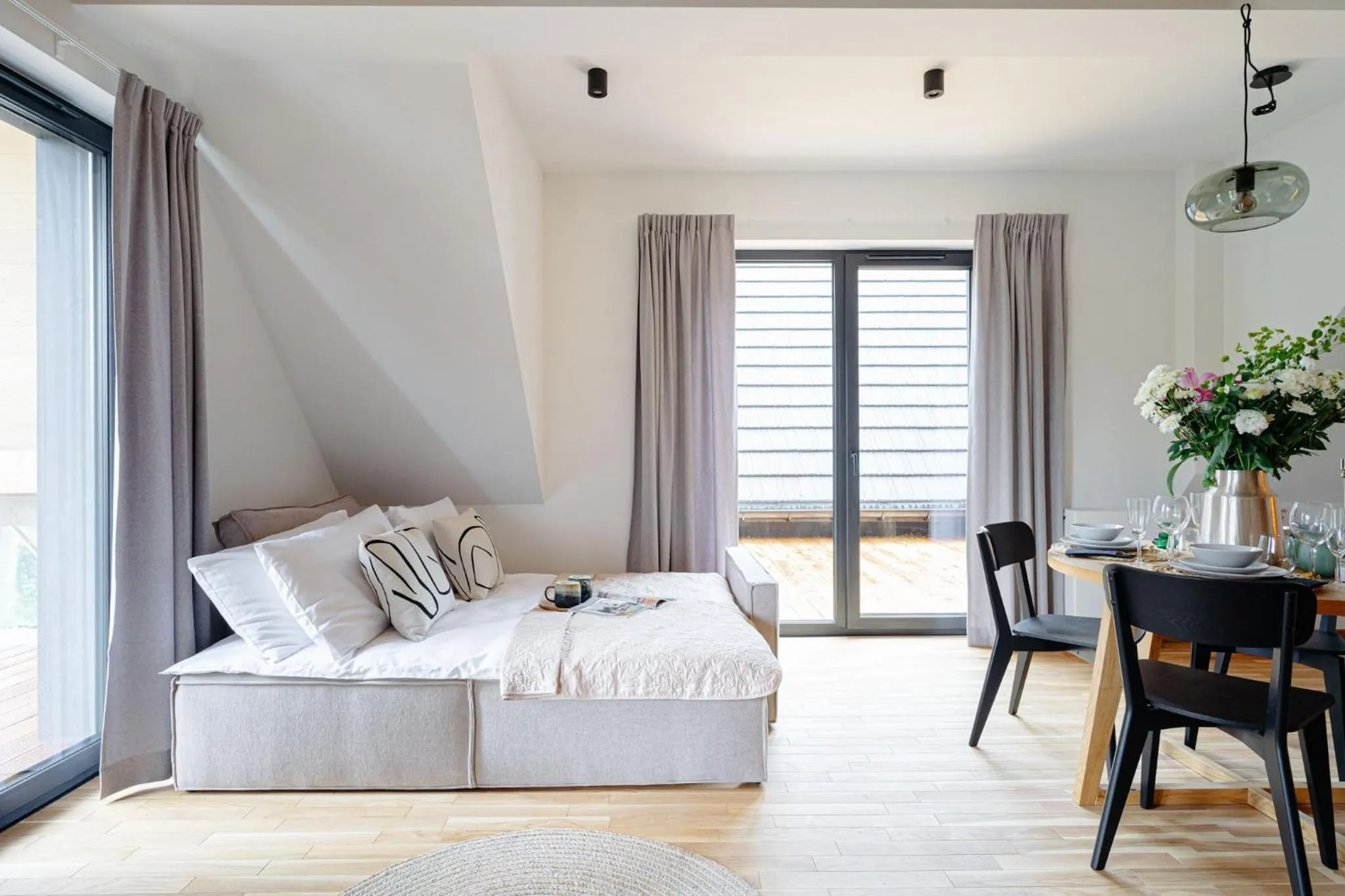 Living room, Bed in White Hills - LoftAffair Spa Collection