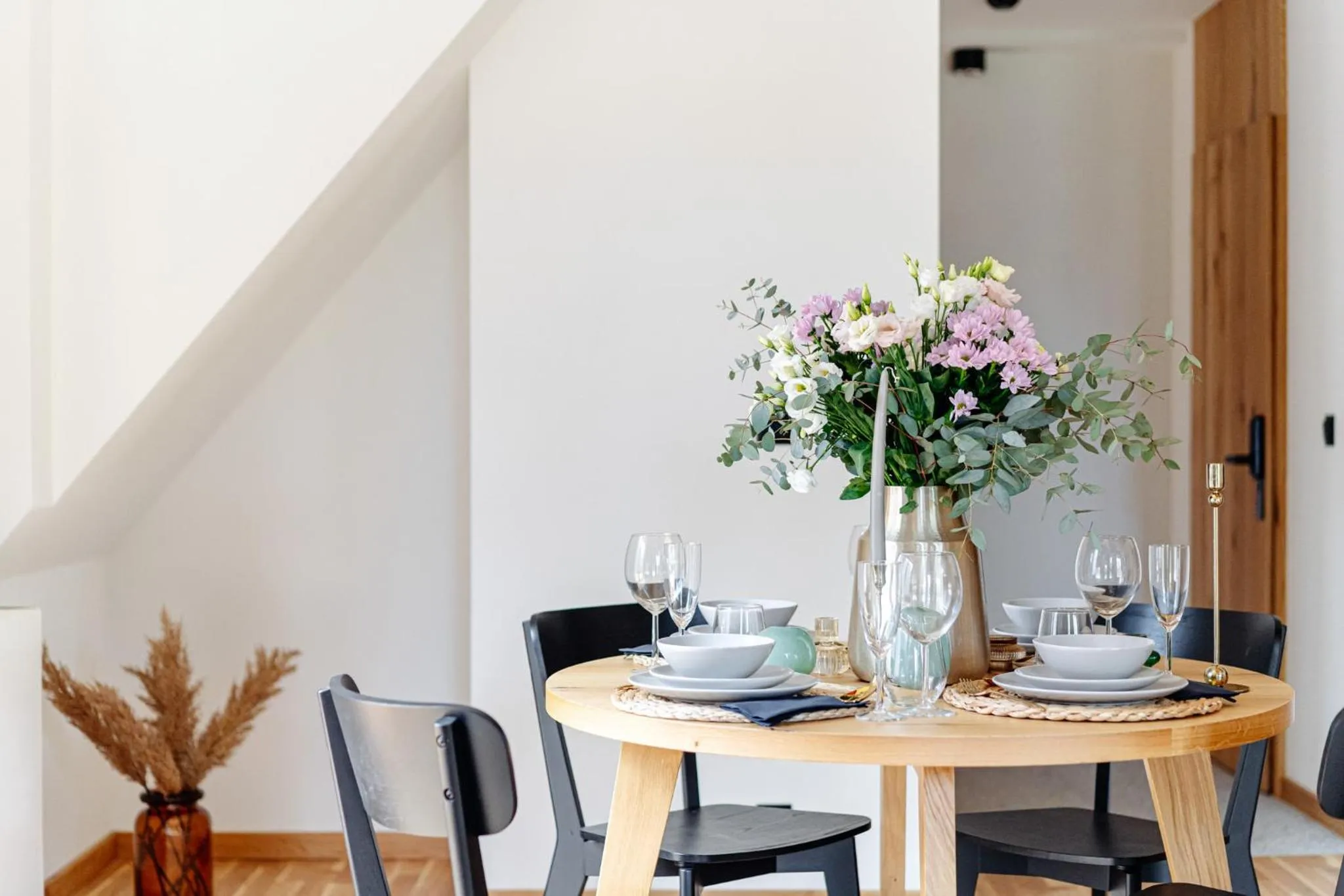 Dining area in White Hills - LoftAffair Spa Collection